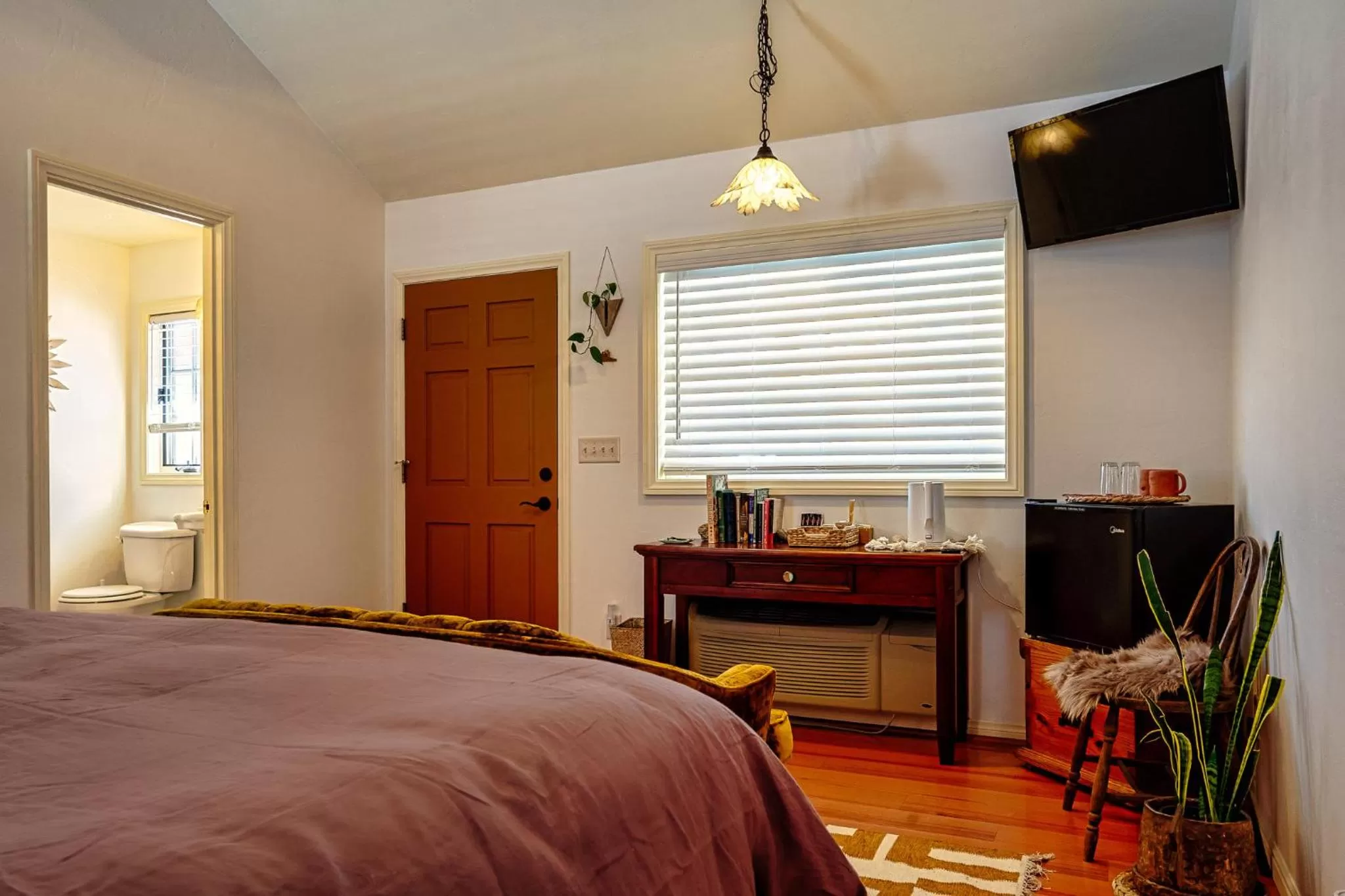 Bed in The Loubird Inn