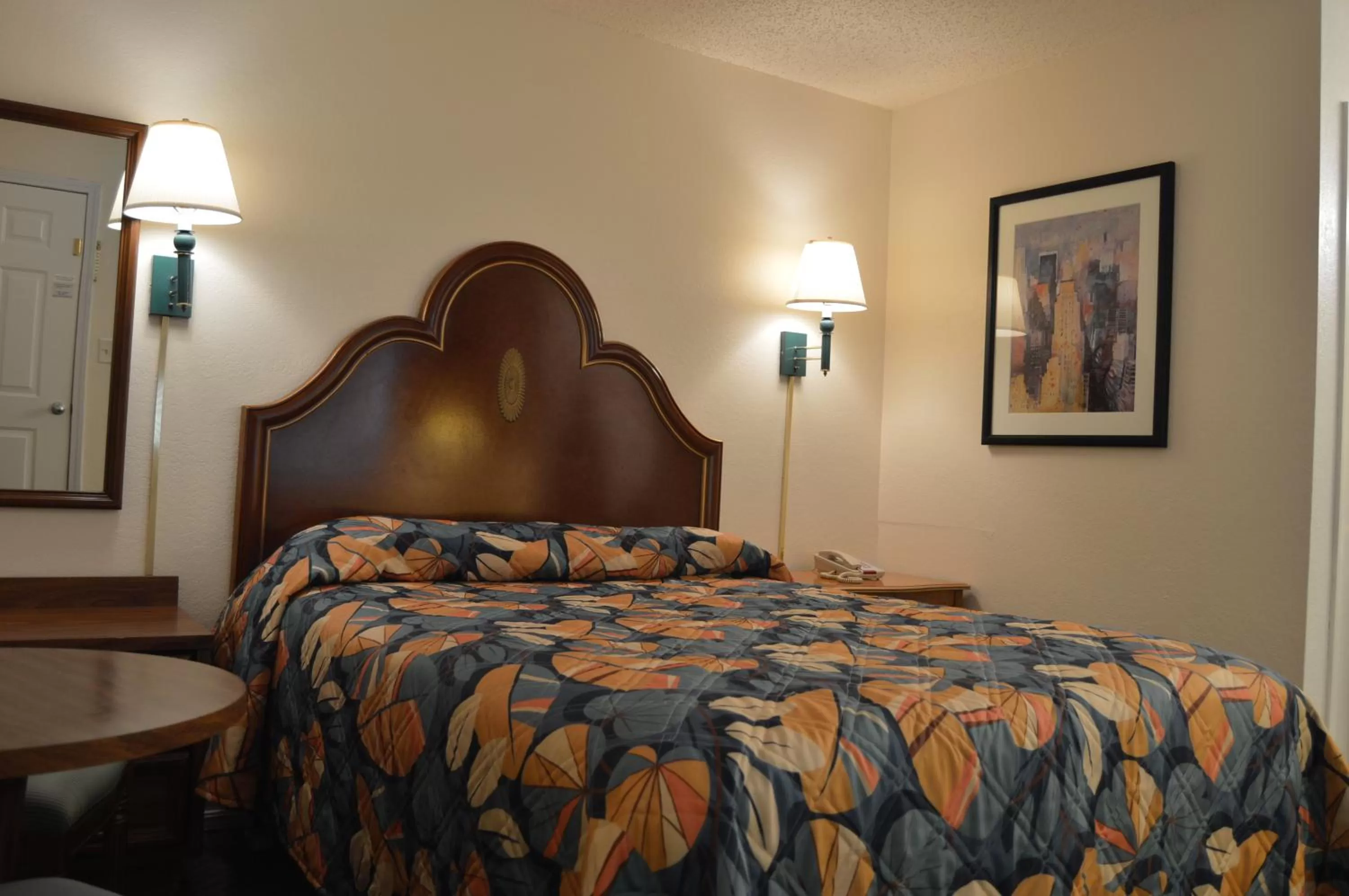 Decorative detail, Bed in Travelers Inn Wilburton