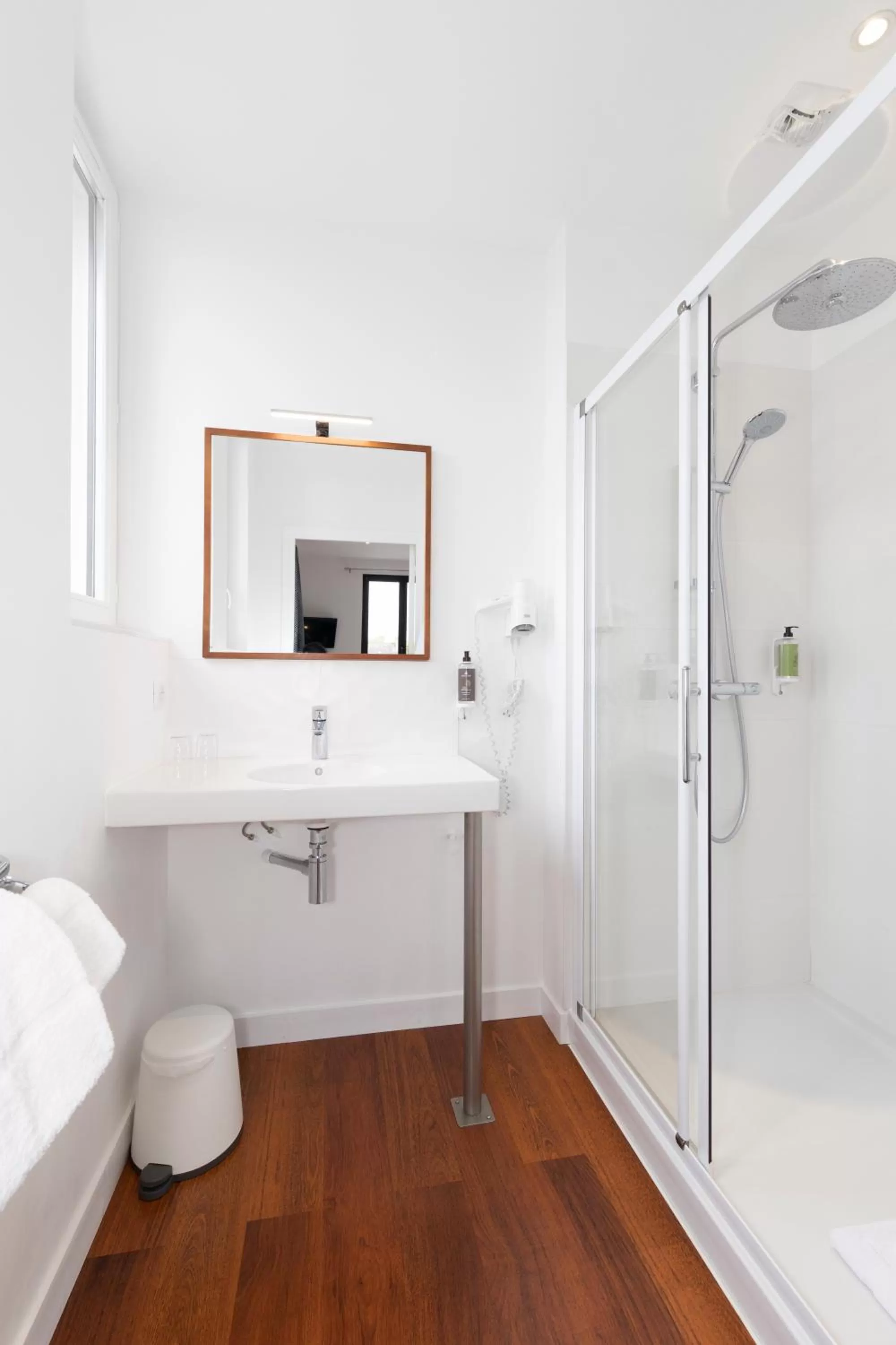 Shower in Hôtel Spa De La Citadelle Lorient