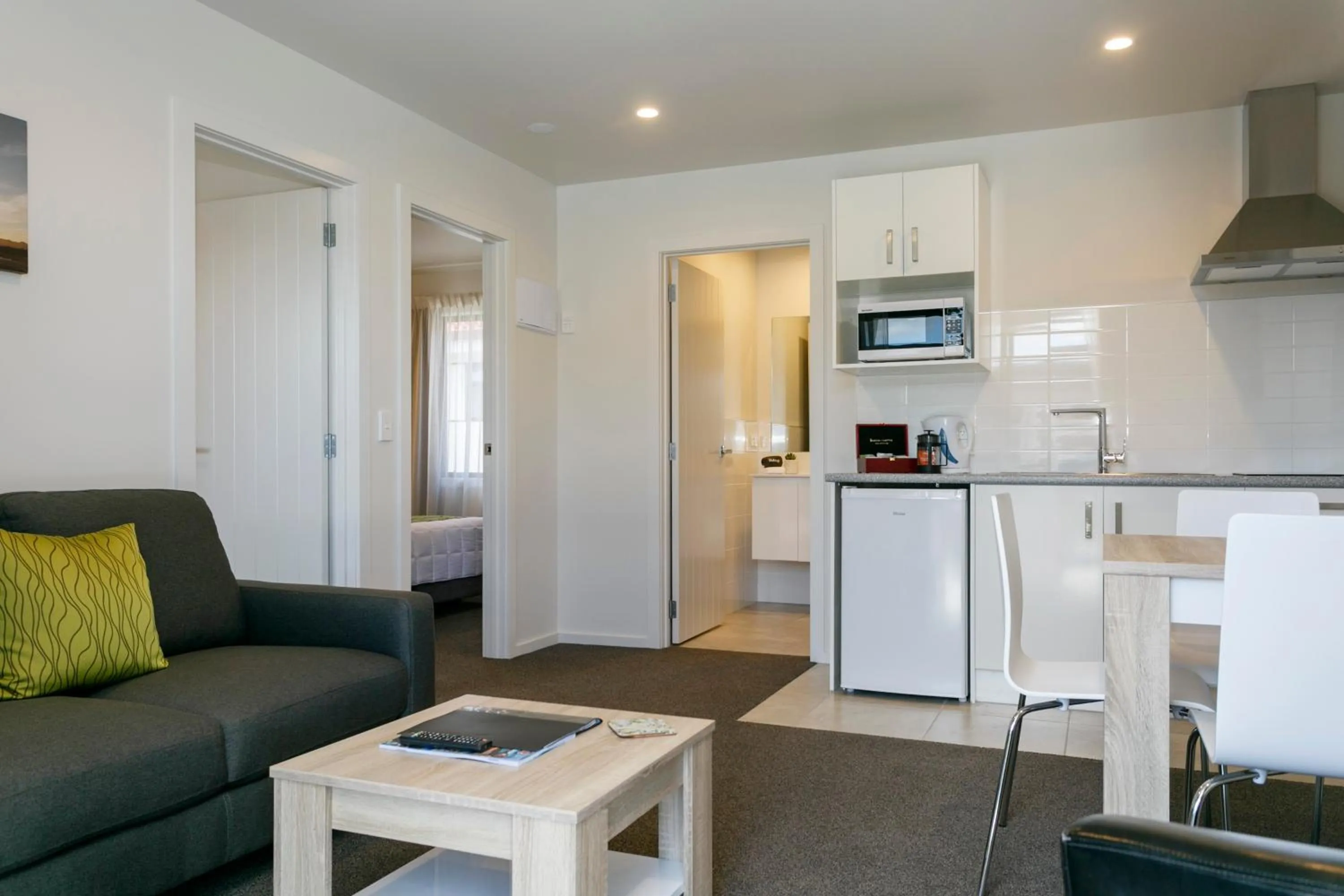 Coffee/tea facilities in Acacia Lake View Motel