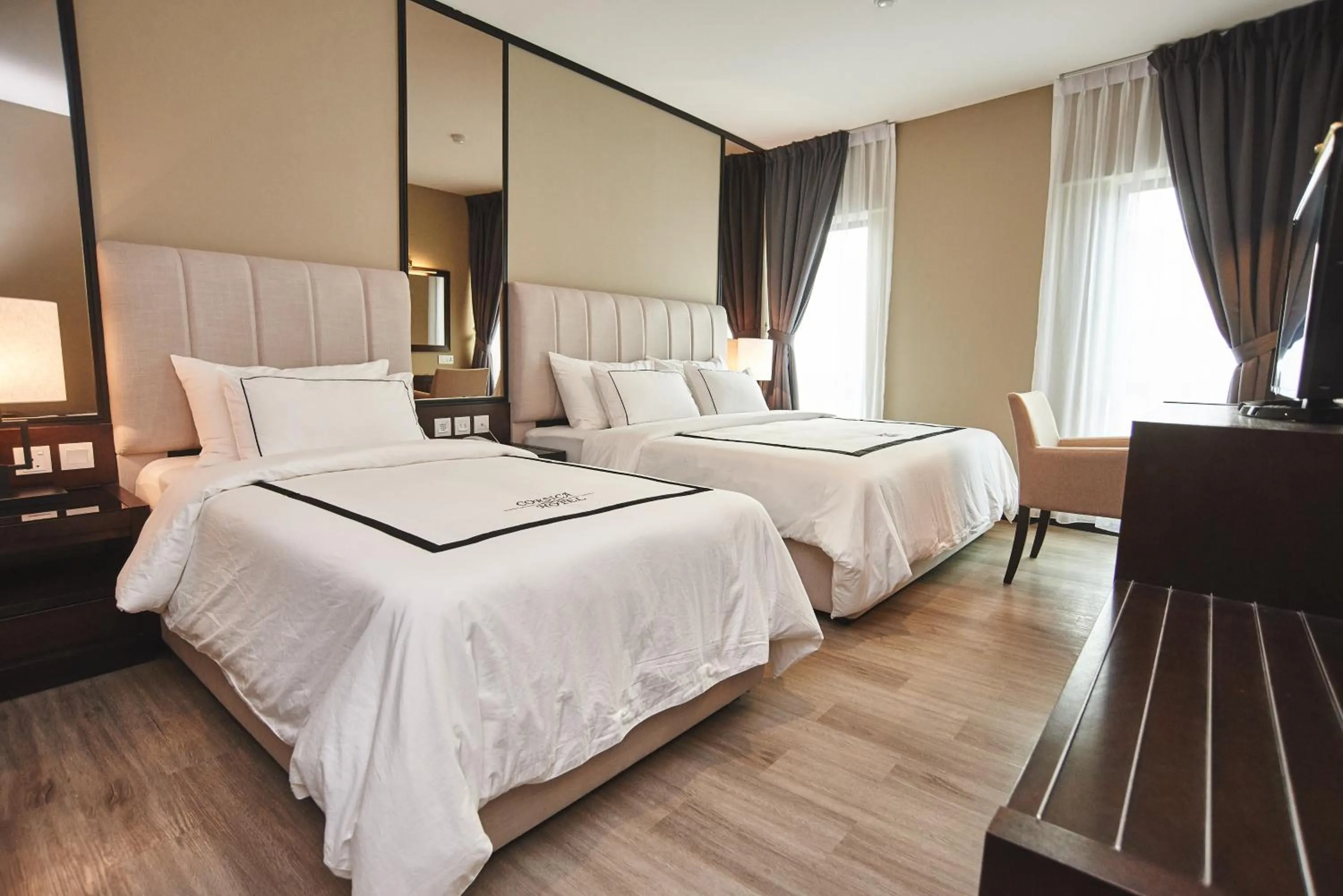 Bedroom, Bed in Corsica Hotel