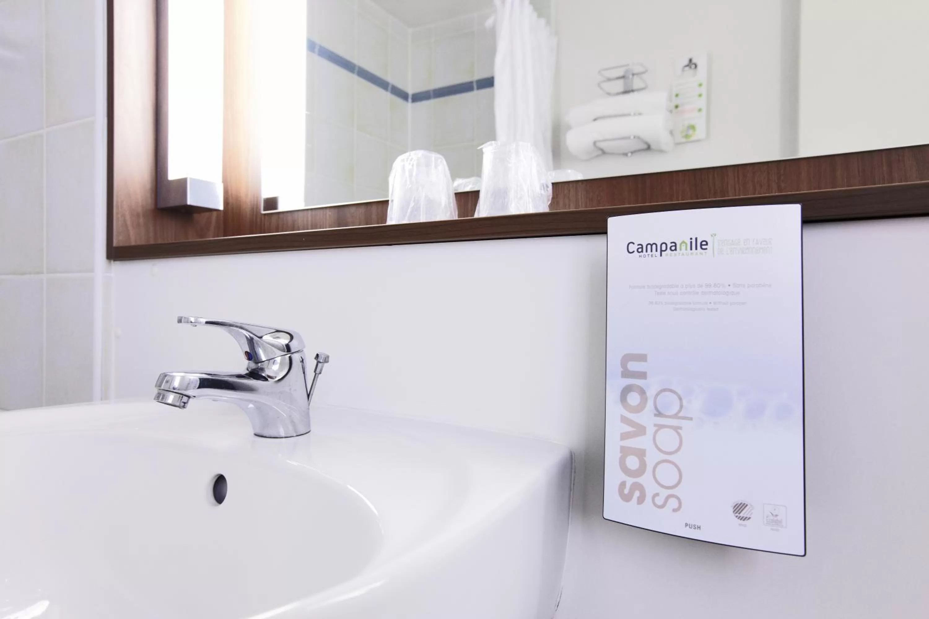 Bathroom in Campanile Béziers A9/A75