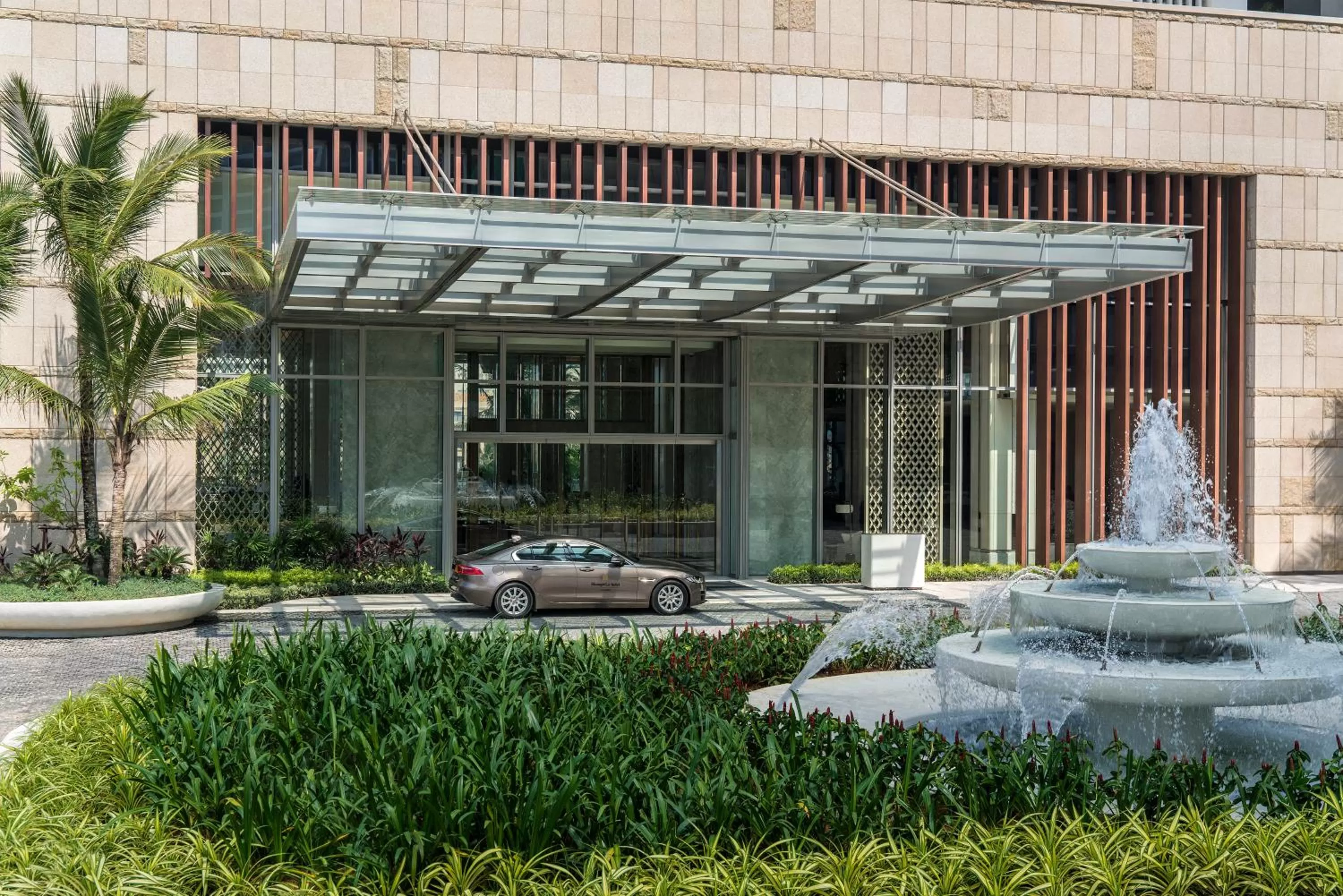 Facade/entrance in Shangri-La Colombo