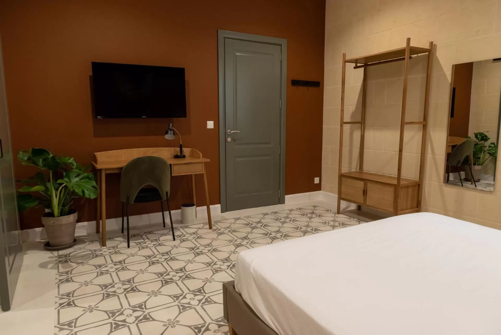 TV and multimedia, TV/Entertainment Center in The Carob Tree