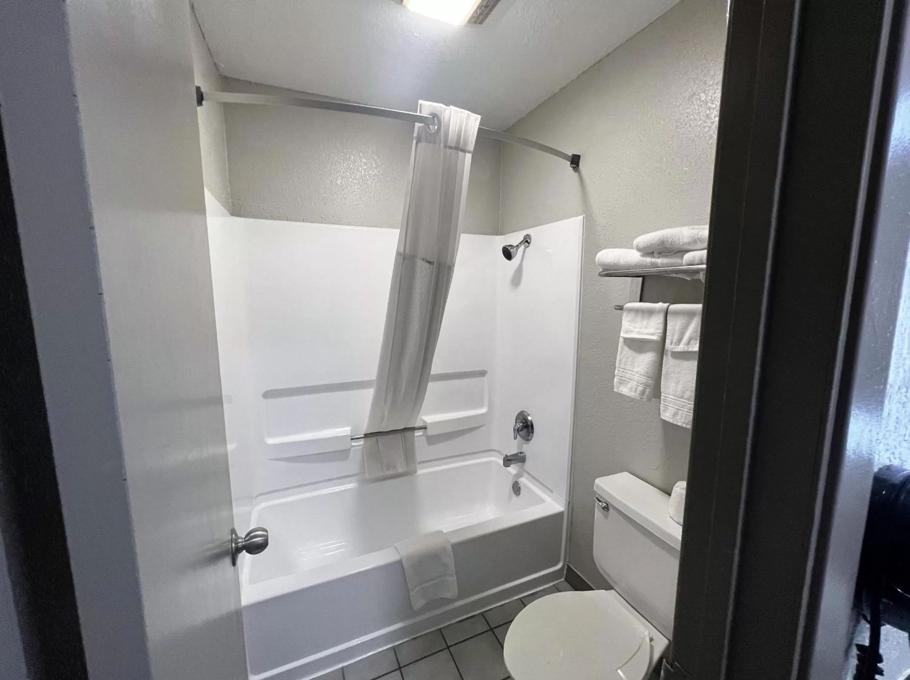 Shower in Days Inn & Suites by Wyndham - Canton First Monday Trade Days