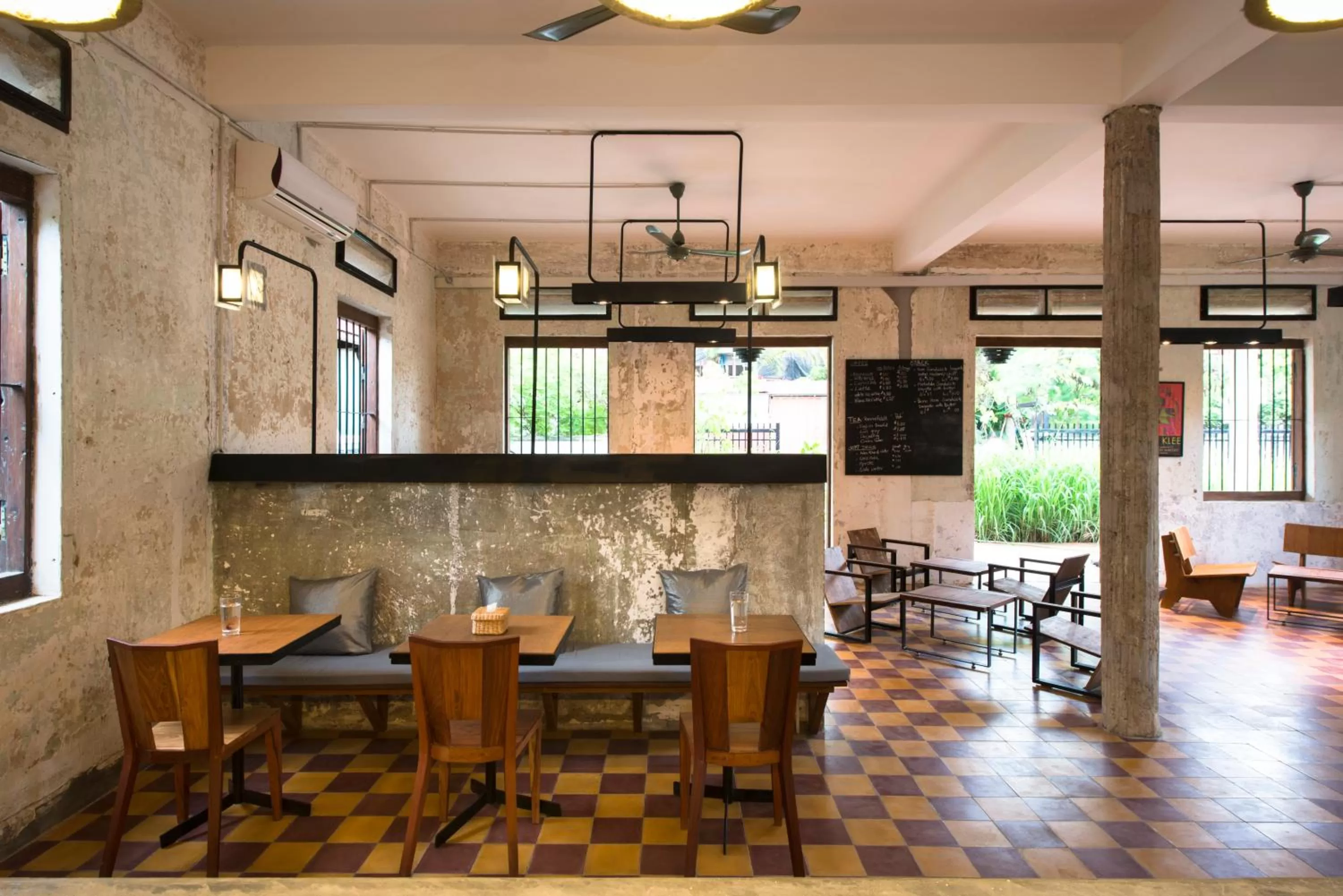 Restaurant/places to eat in Pages Rooms Hotel