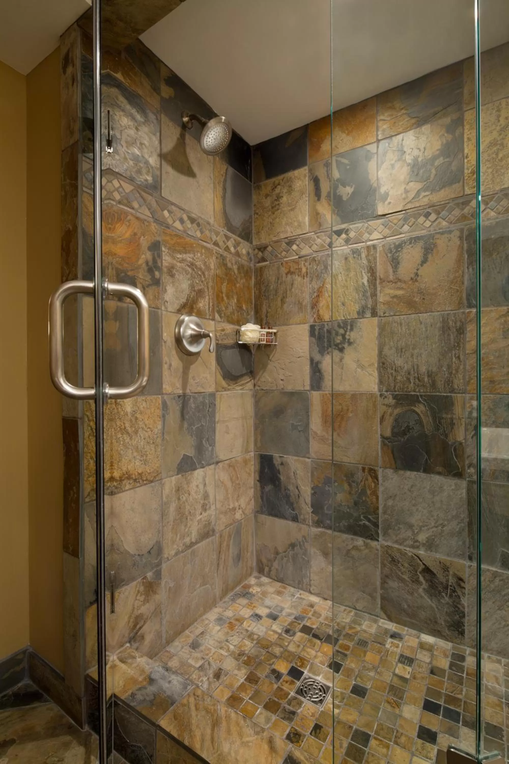 Shower in Red Deer Resort & Casino