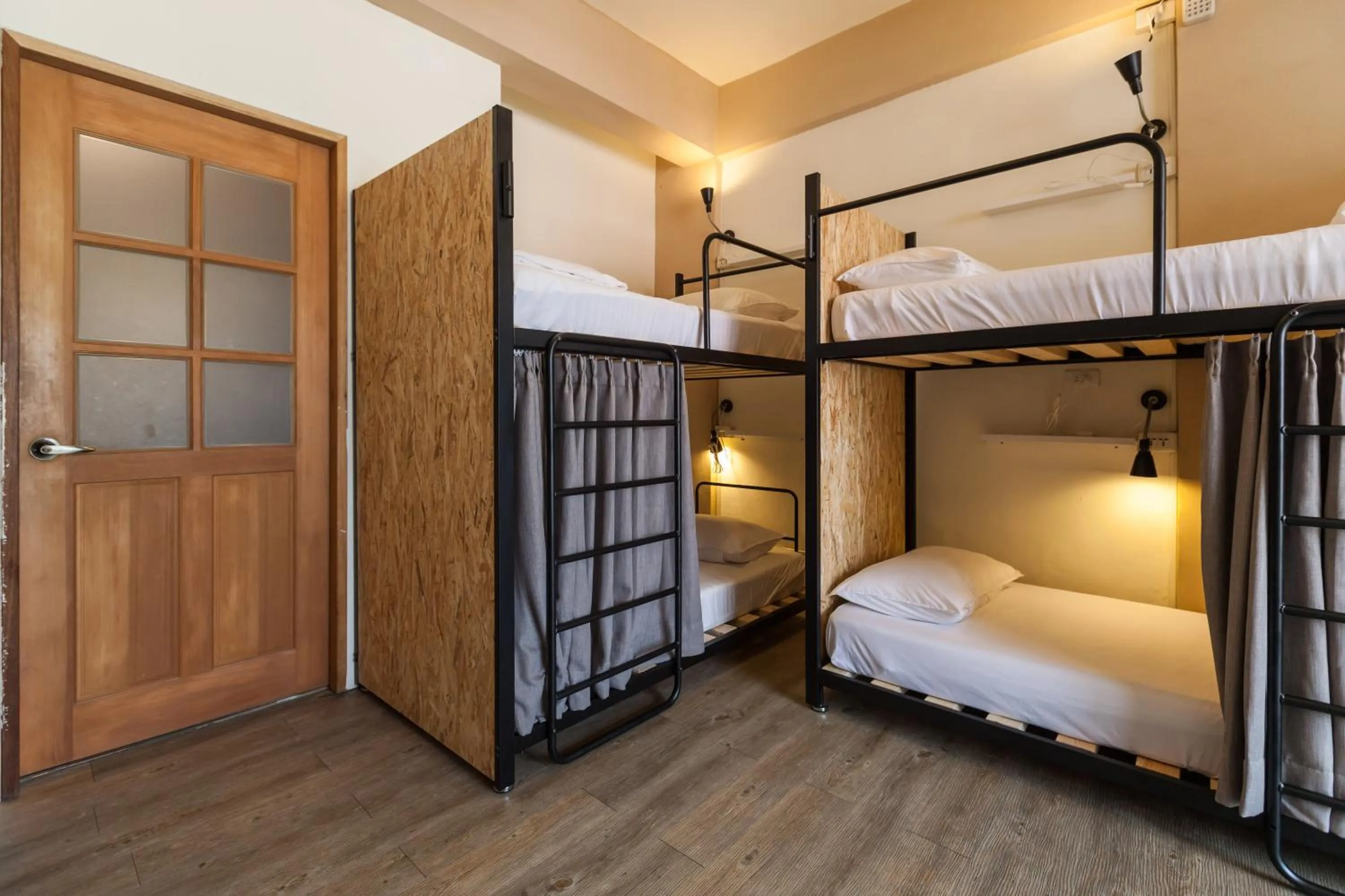 Photo of the whole room, Bed in Sleeping Boot Hostel