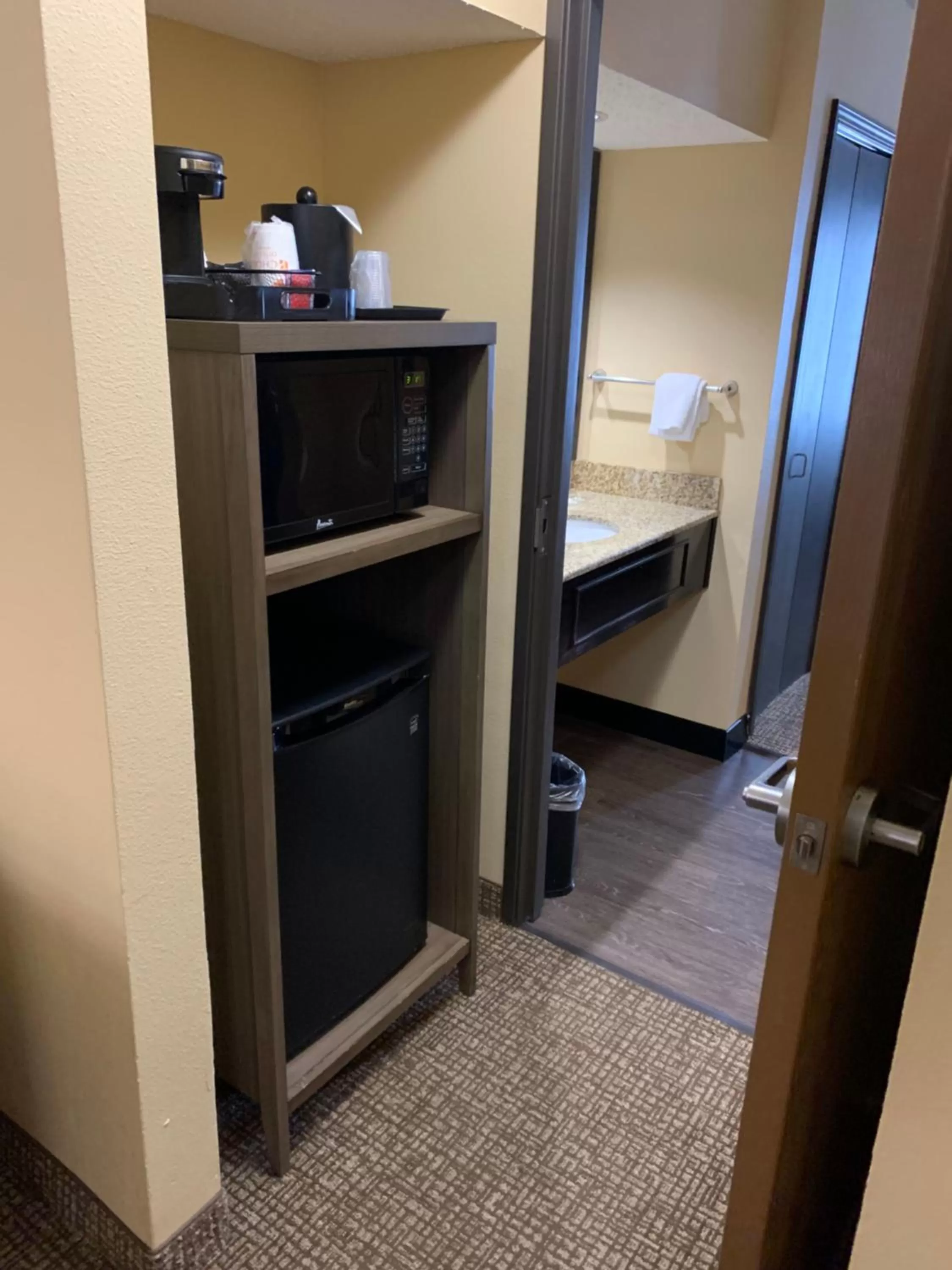 Bed in Comfort Suites DFW Airport