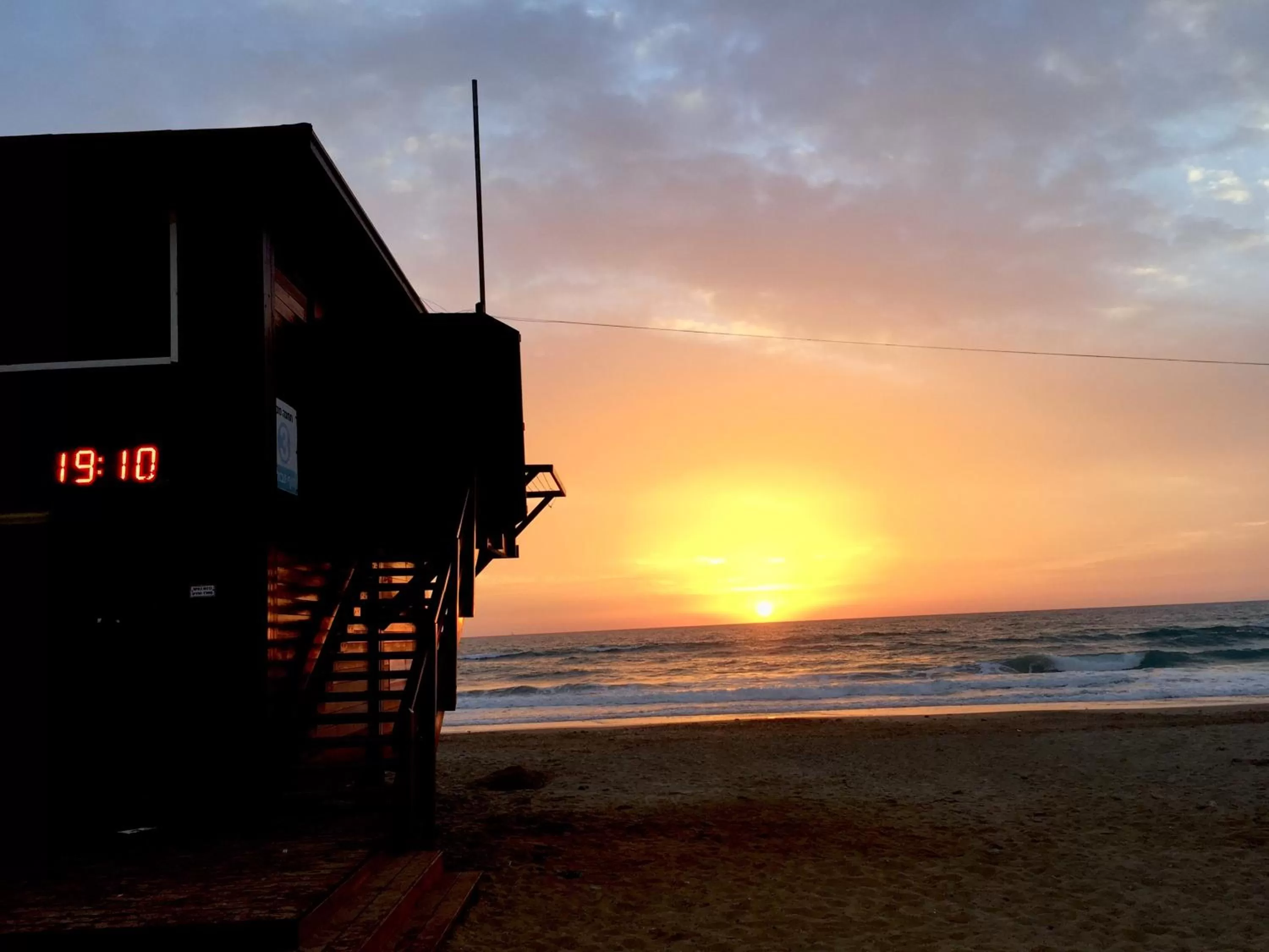 Sunset, Sunrise/Sunset in Raphael Apartments