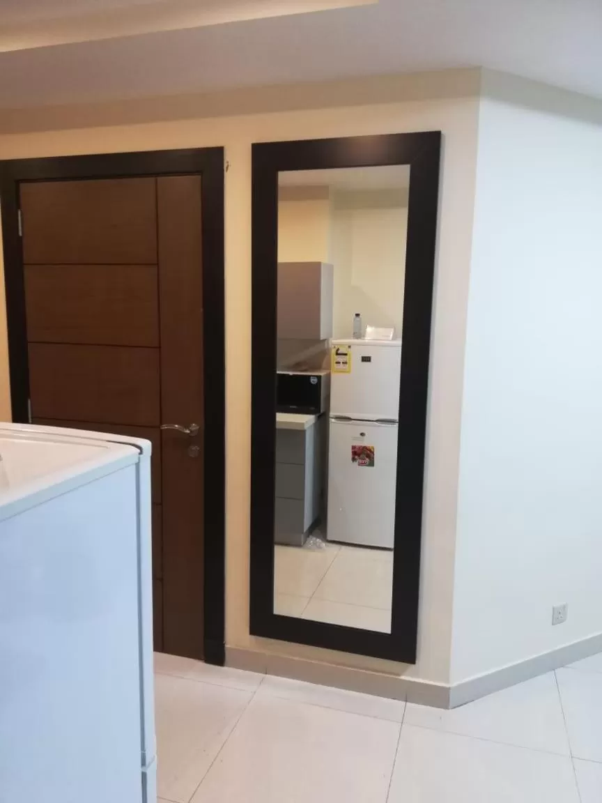 Kitchen/Kitchenette in Arjaan Altakhassusi Hotel Suites