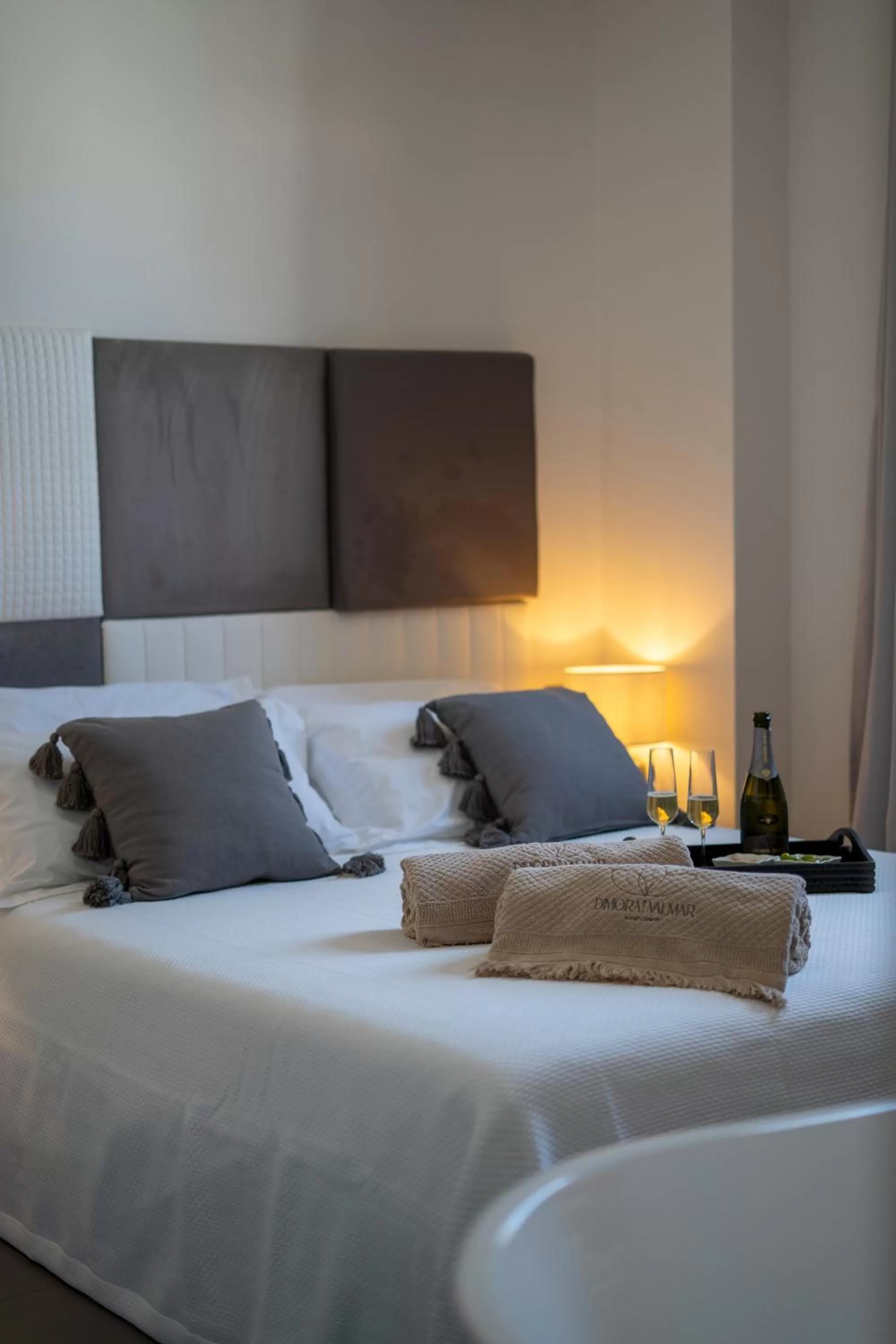 Photo of the whole room, Bed in Dimora Valmar Luxury Charm