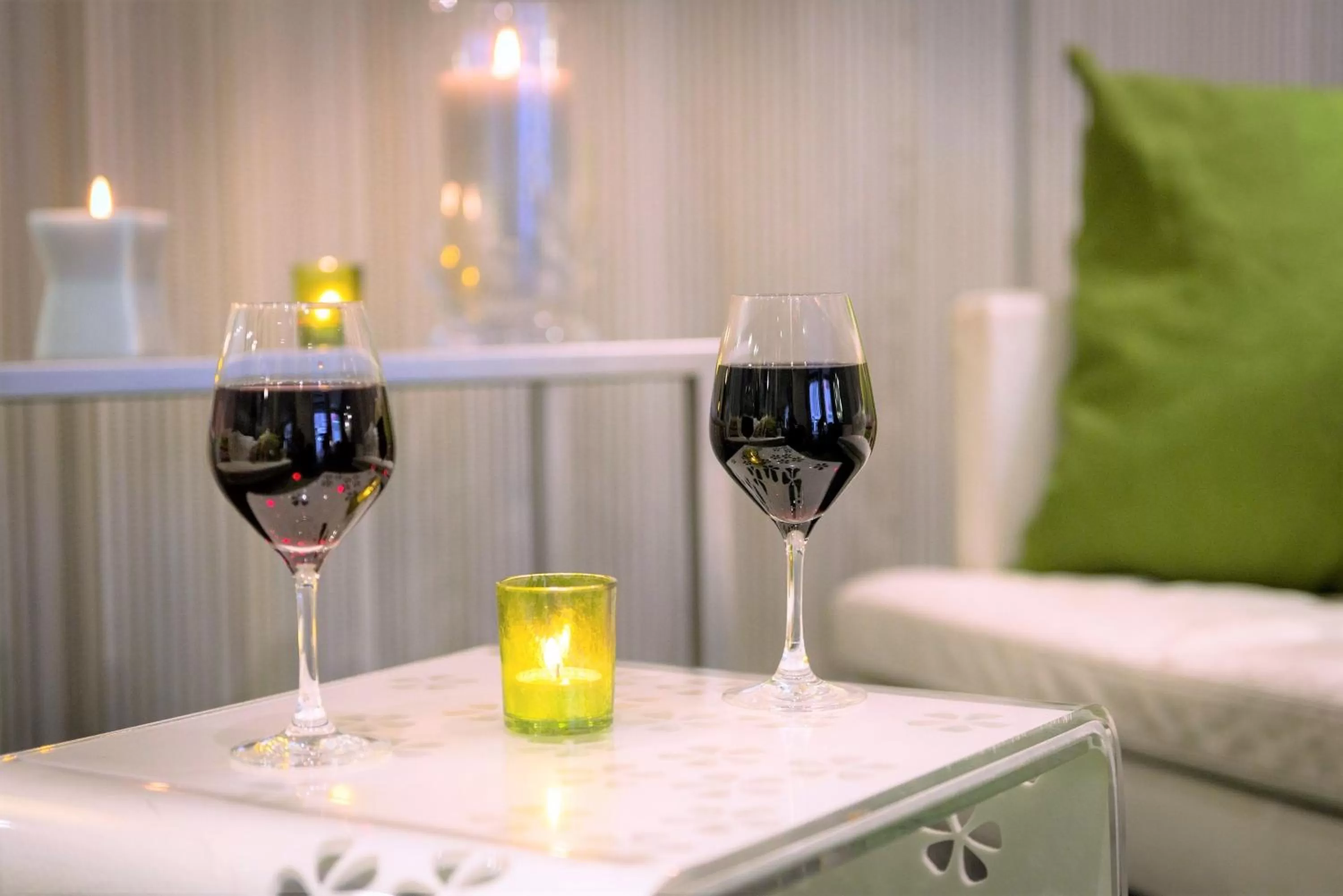 Communal lounge/ TV room in Hotel Glasgow Monceau by Patrick Hayat