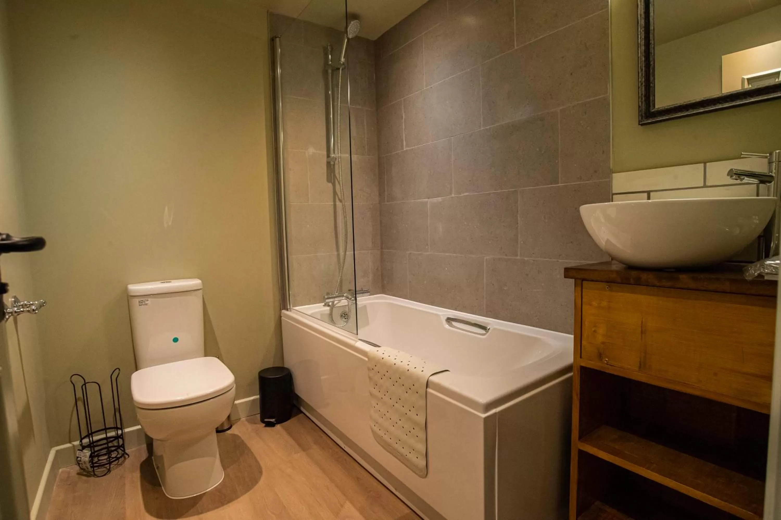 Bathroom in Kings Arms Hotel