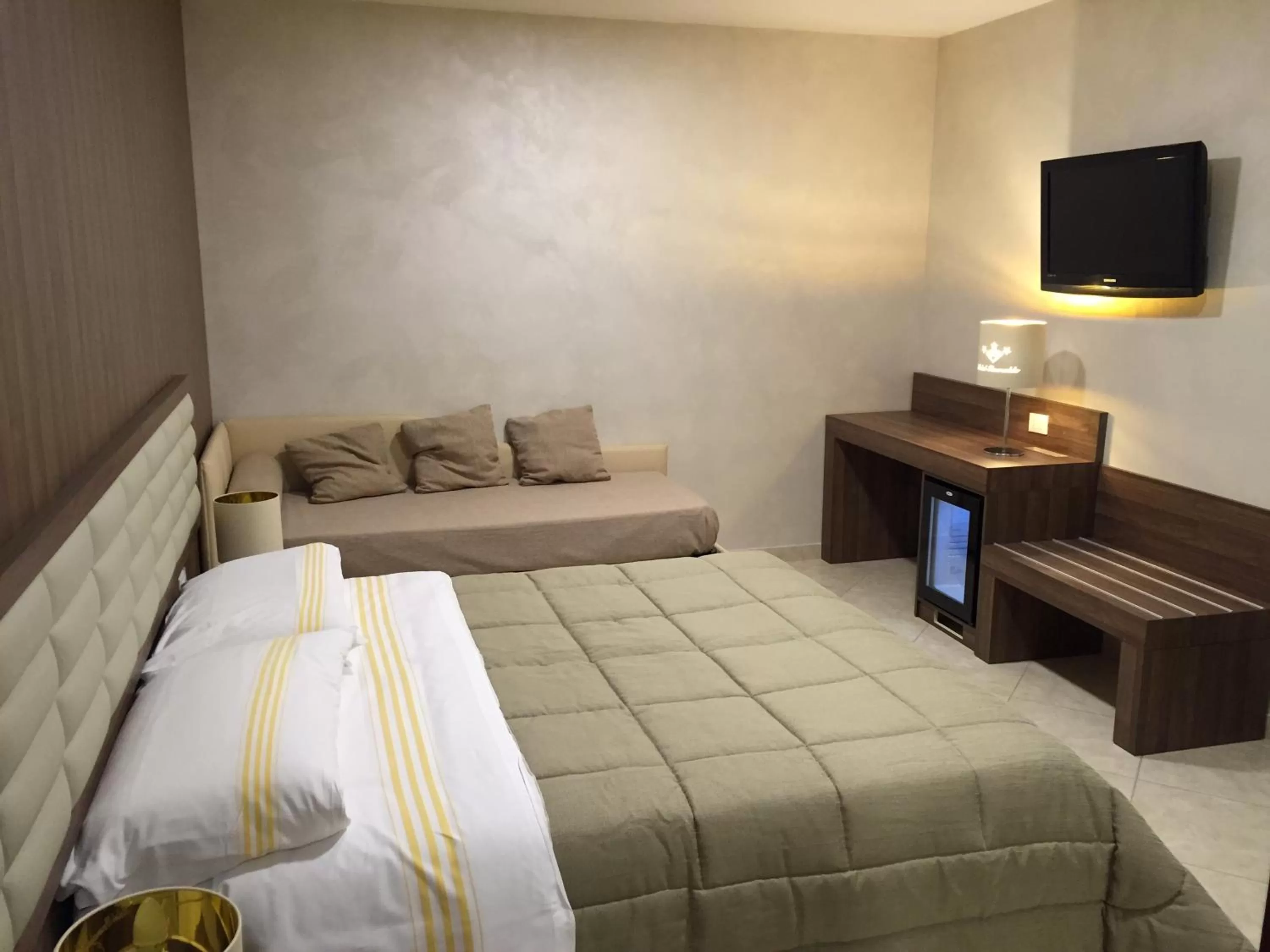 Bedroom, Bed in Hotel Smeraldo