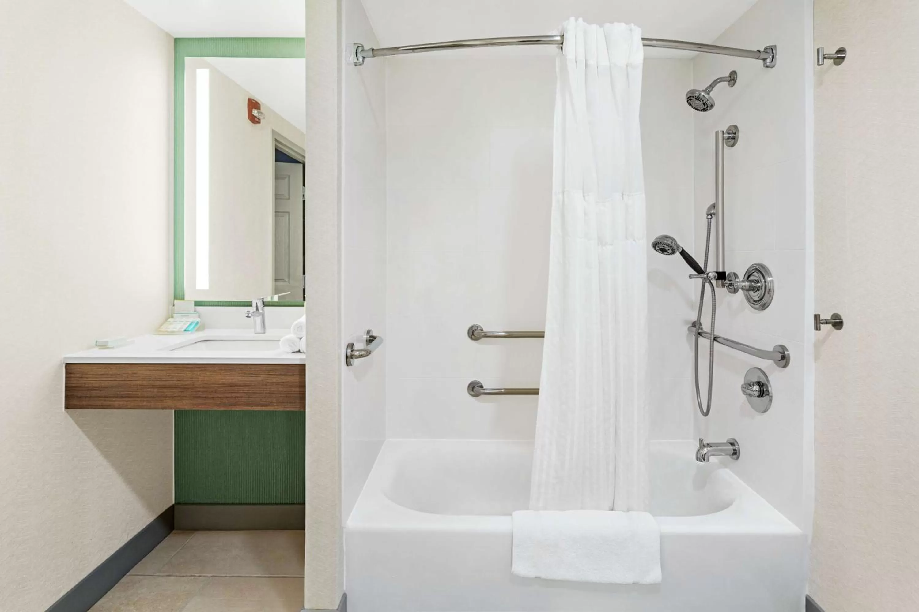 Bathroom in Hilton Garden Inn Allentown Bethlehem Airport