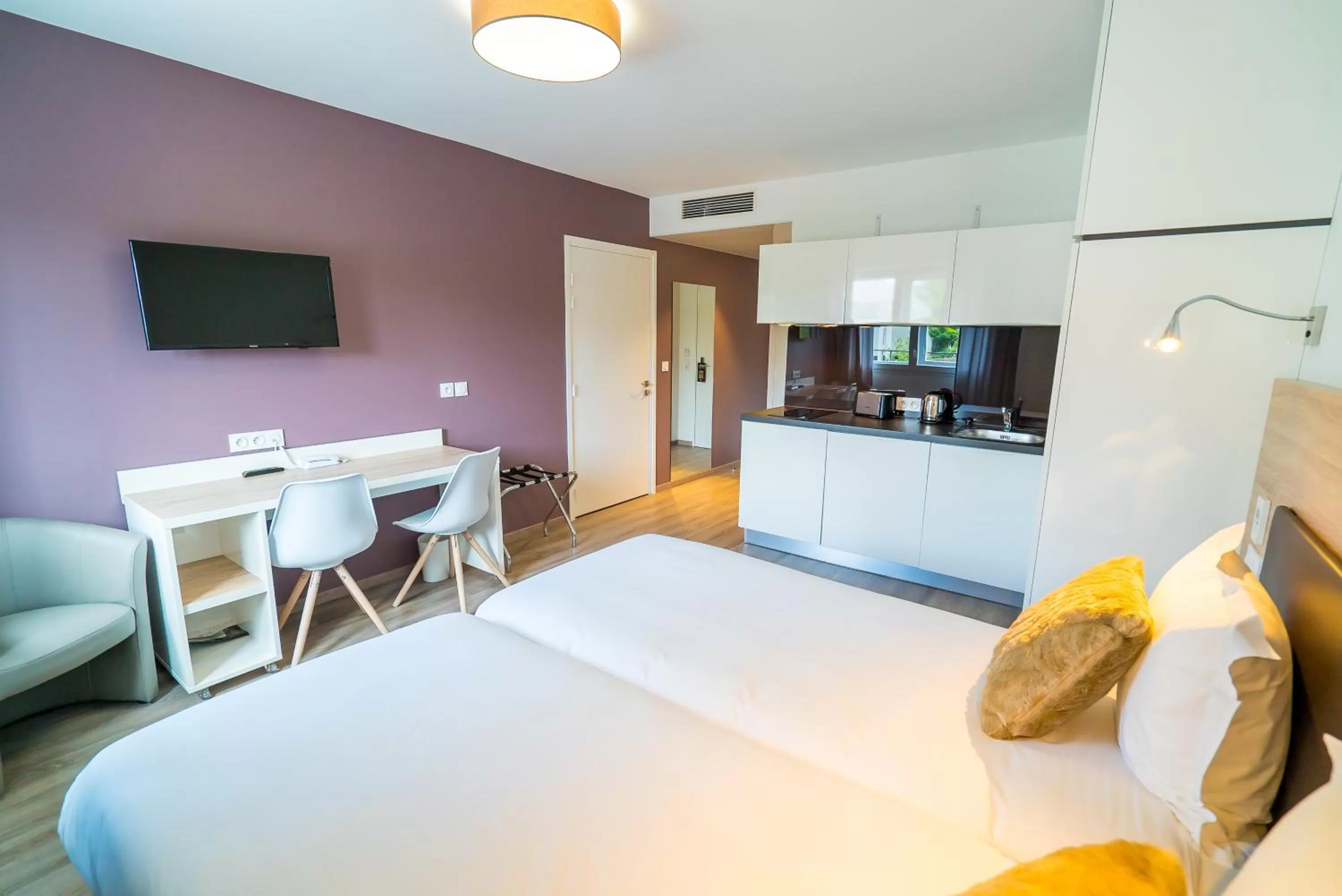 Photo of the whole room, Bed in All Suites Appart Hôtel - Choisy-le-Roi