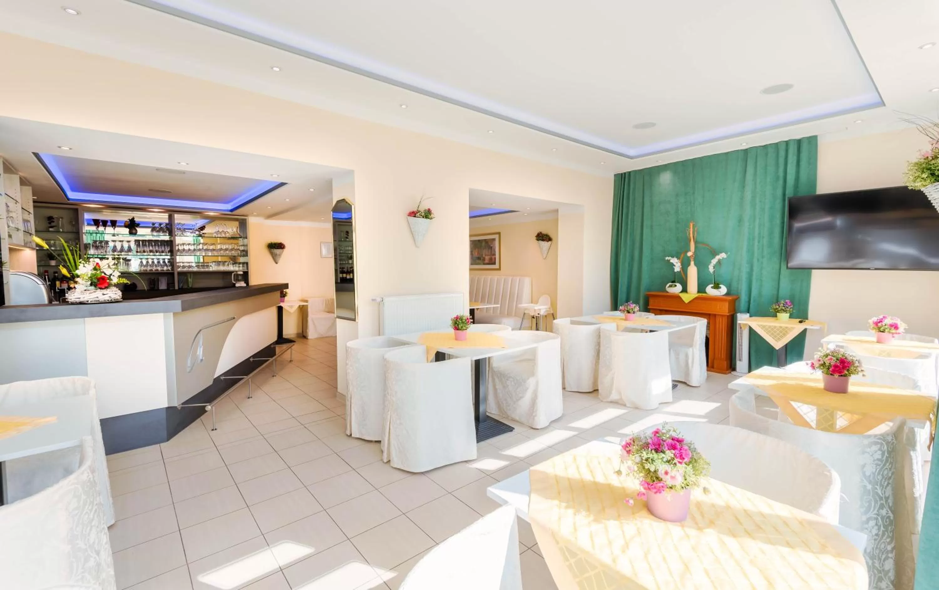 Lounge or bar in ALPHA HOTEL Hermann von Salza