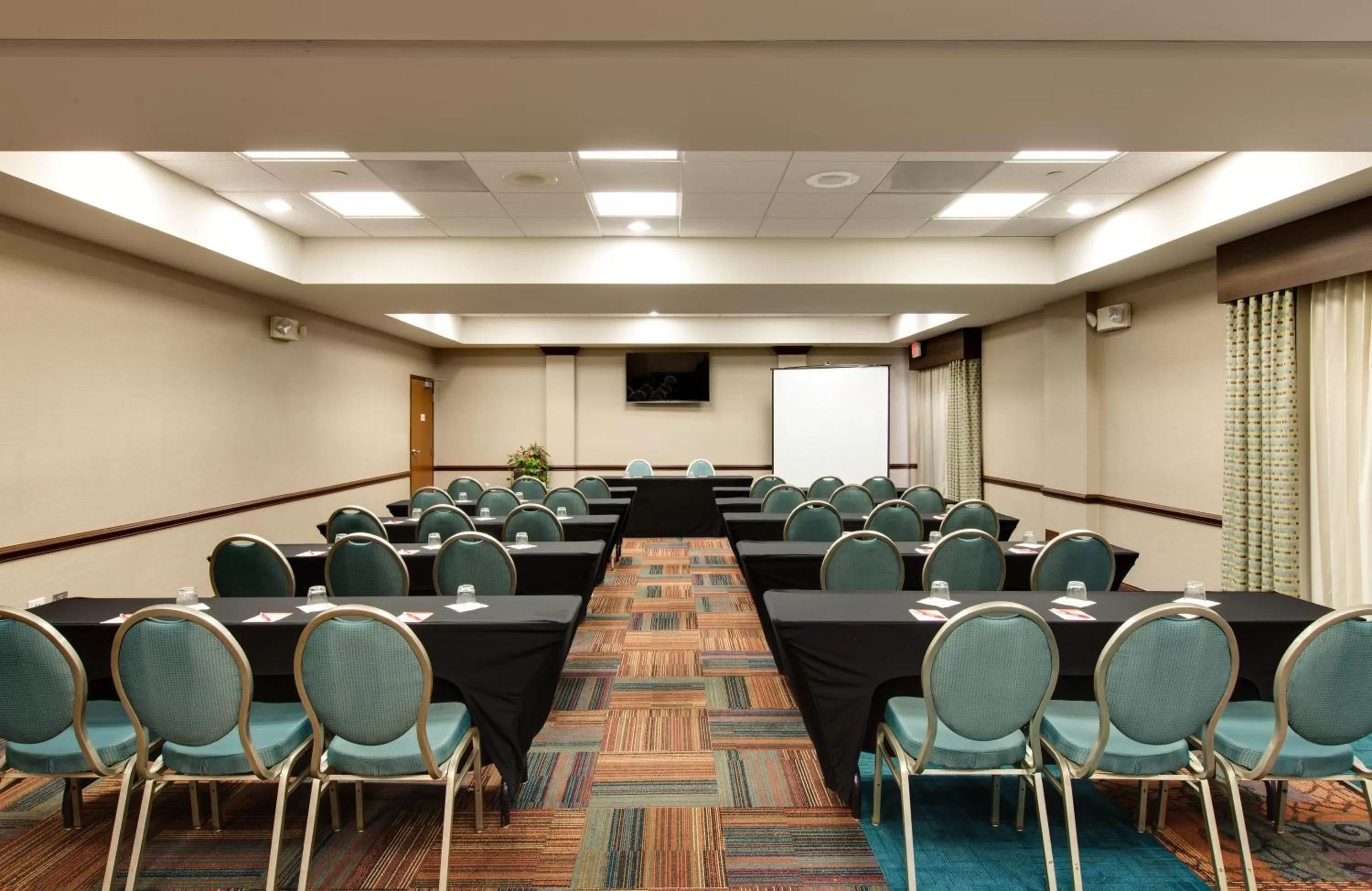 Meeting/conference room in Hotel Indigo Chicago - Vernon Hills by IHG