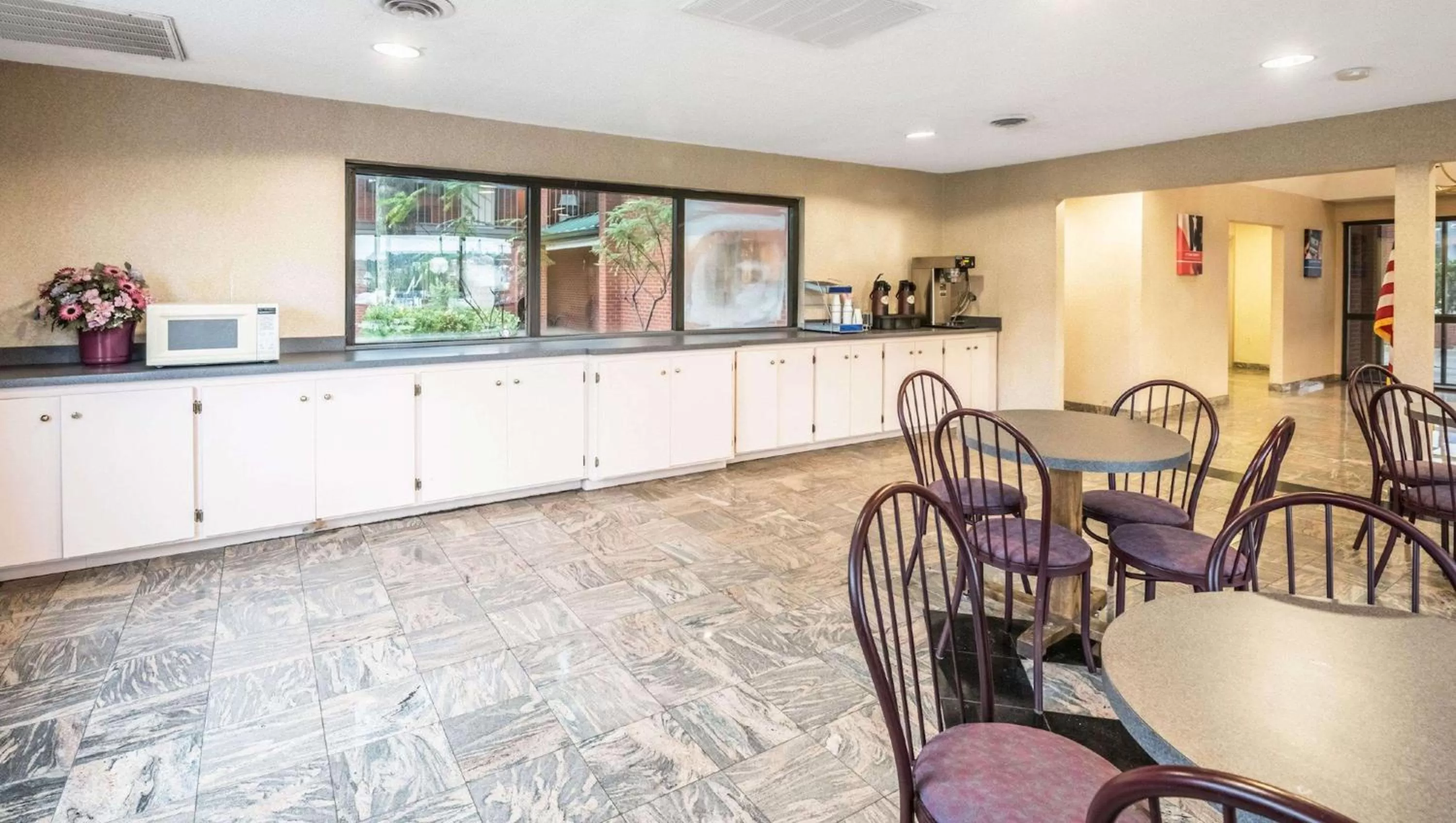 Lobby or reception in Studios and Suites 4 Less Emporia