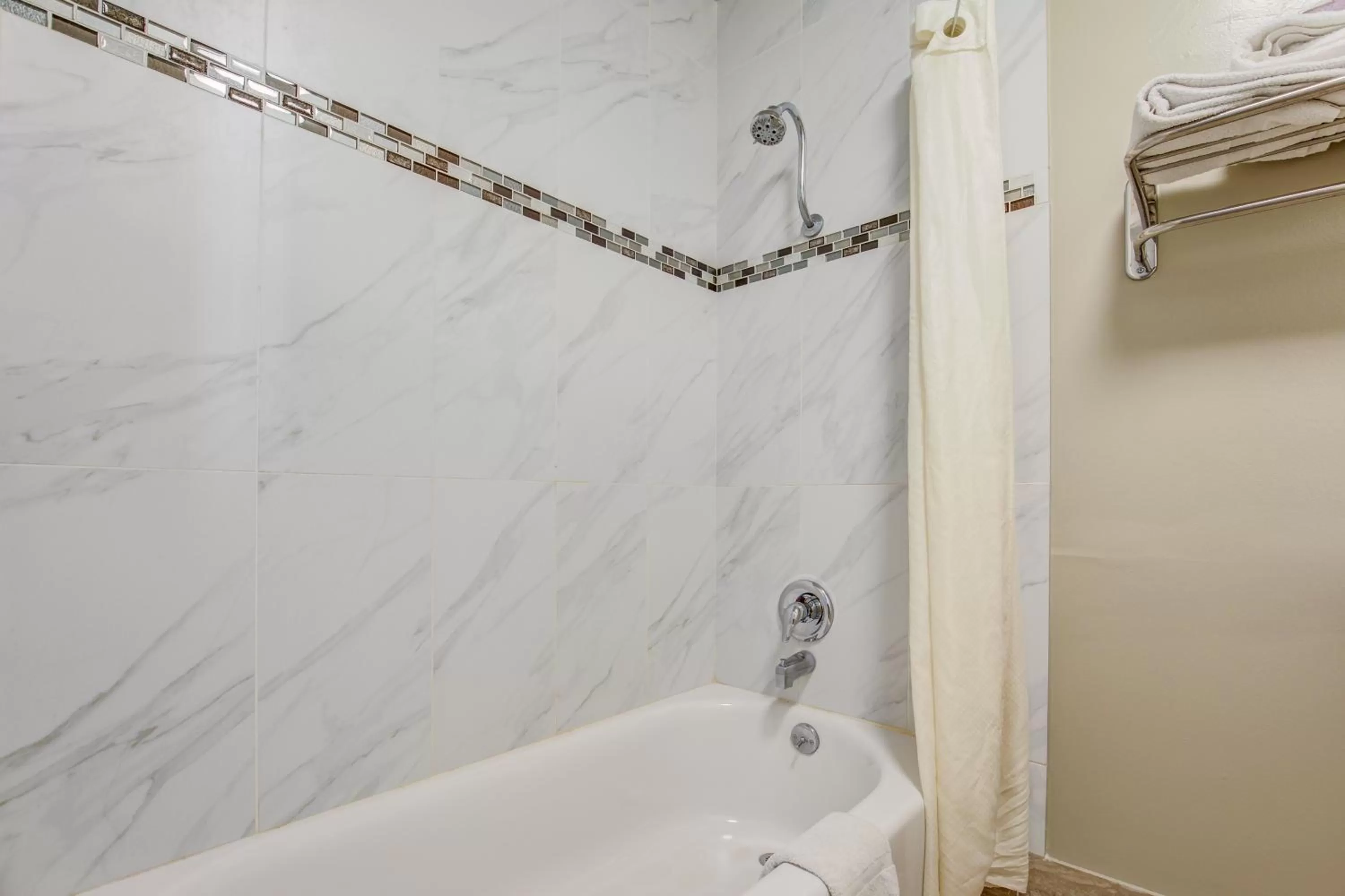 Bathroom in Econo Lodge St George North - Near Pioneer Park