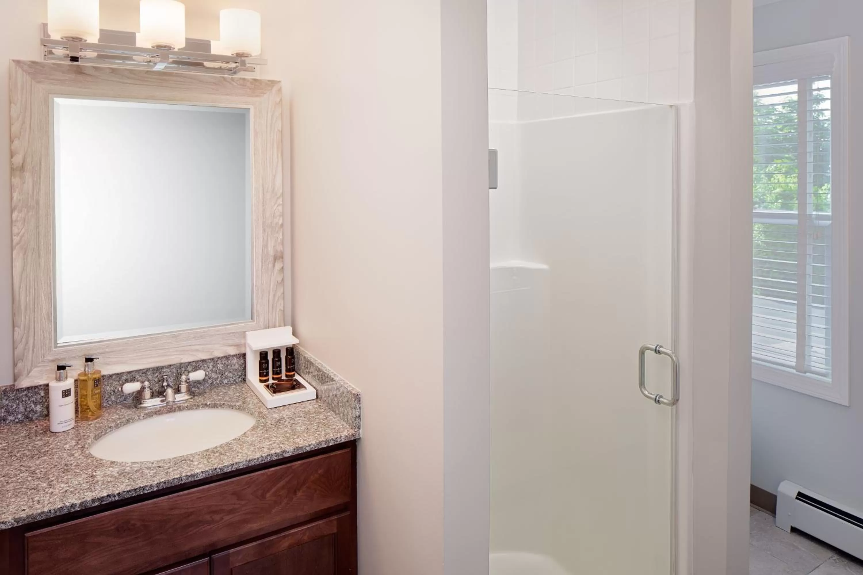 Inn at Harbor Hill Marina