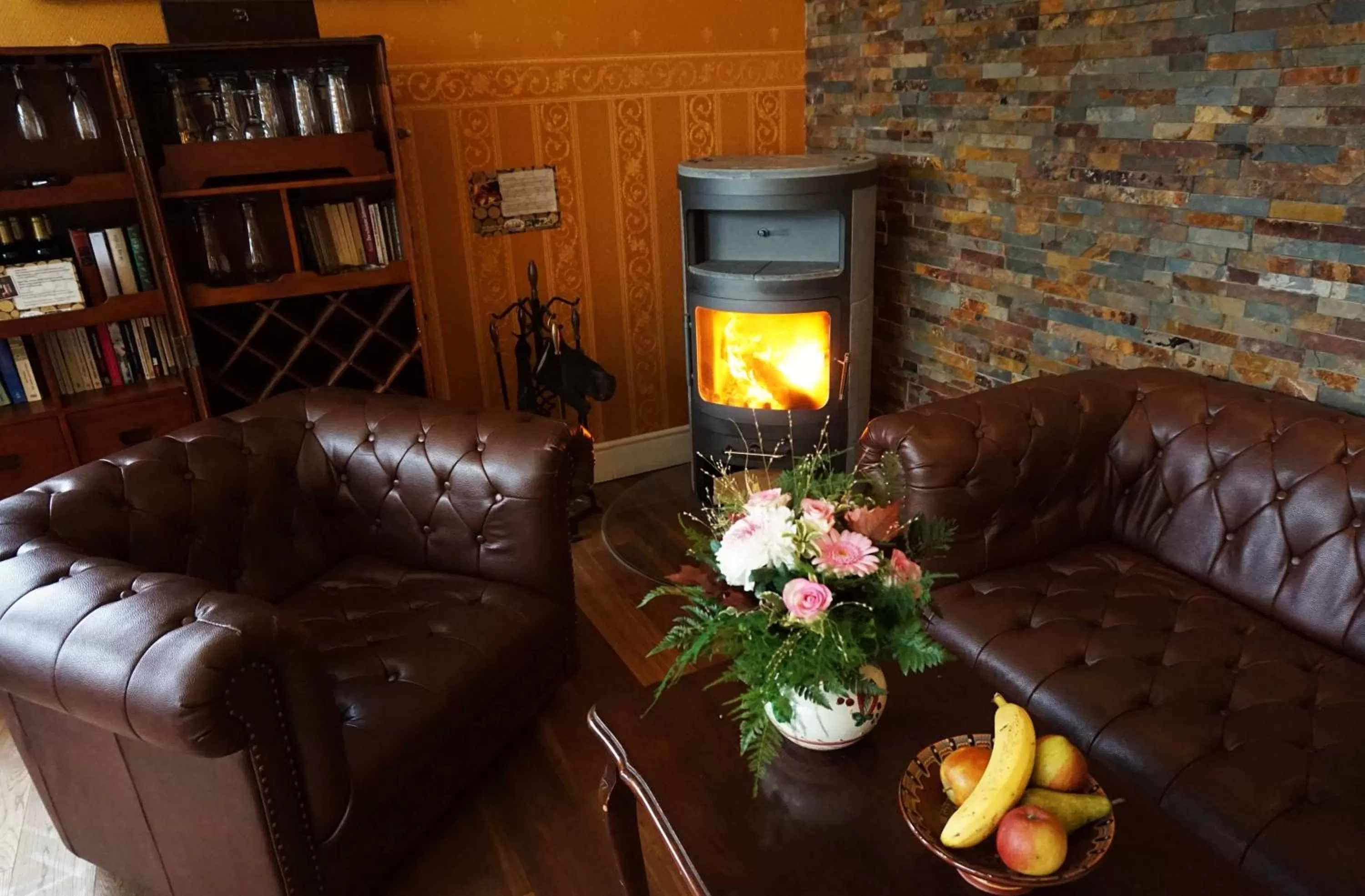 Communal lounge/ TV room in Hotel Holsteinische Schweiz am Dieksee
