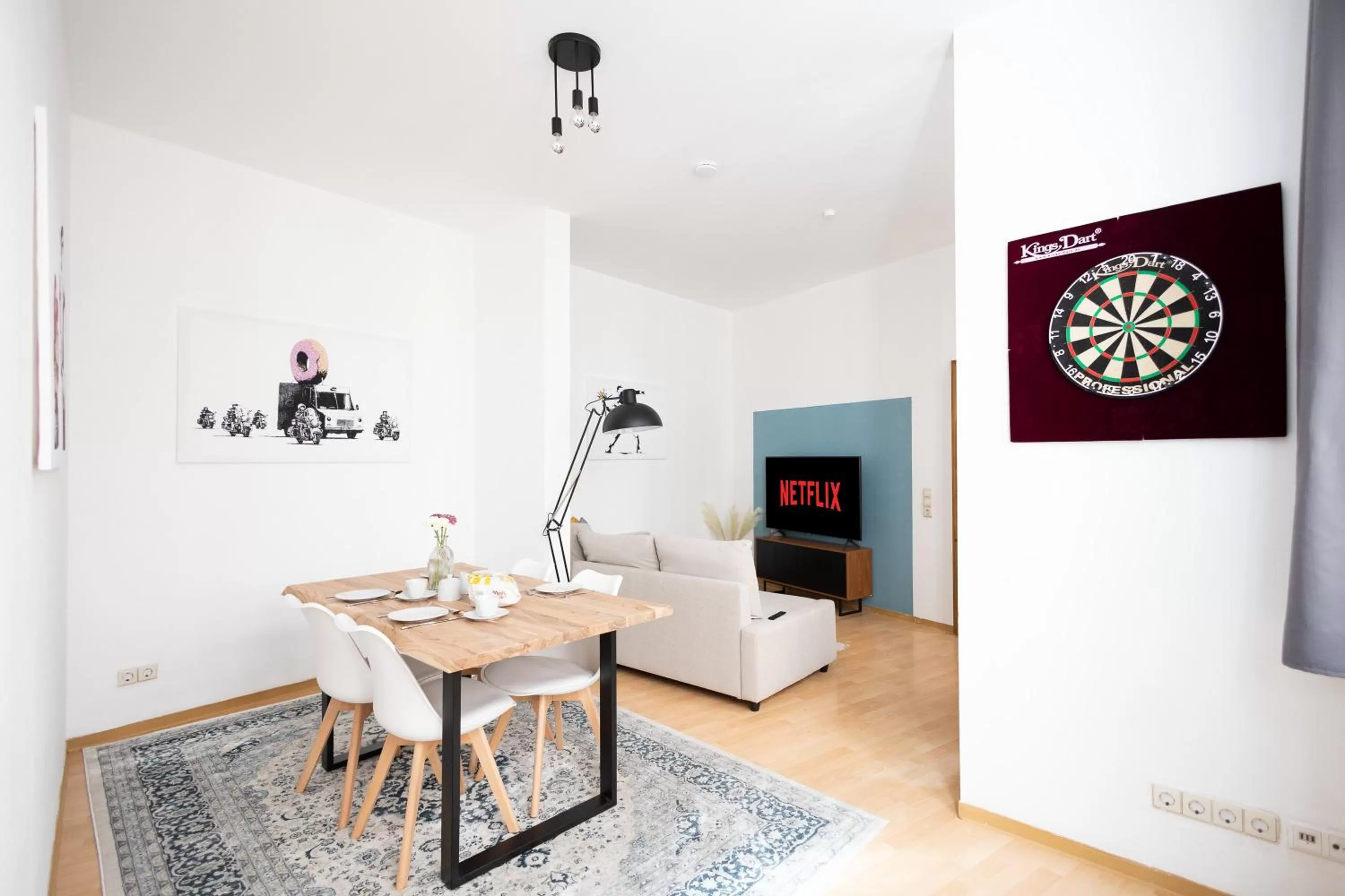 Living room, Dining Area in Ko-Living Space an der Oper - Street Art Design Apartments