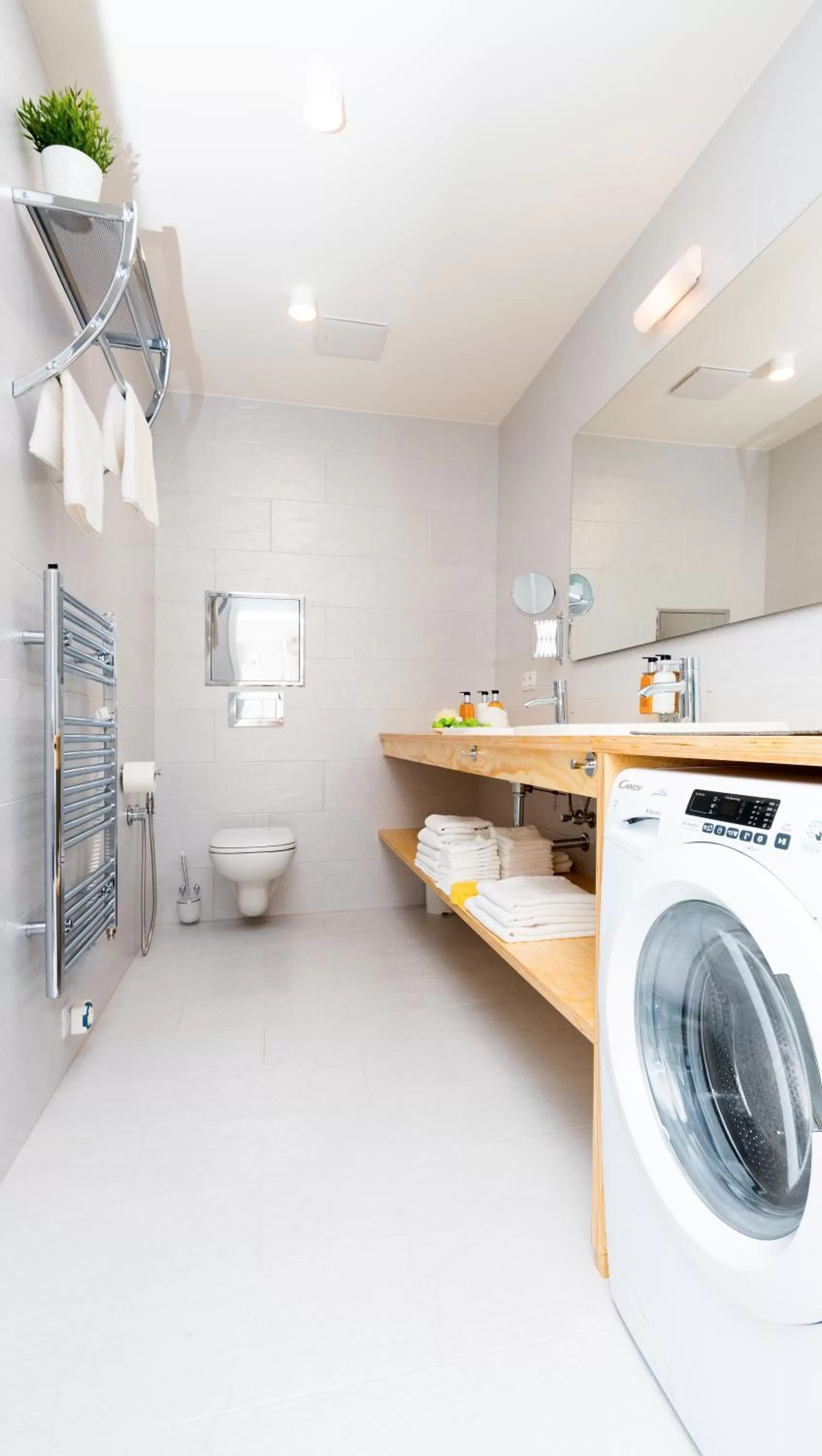 Toilet in Residence Trafick