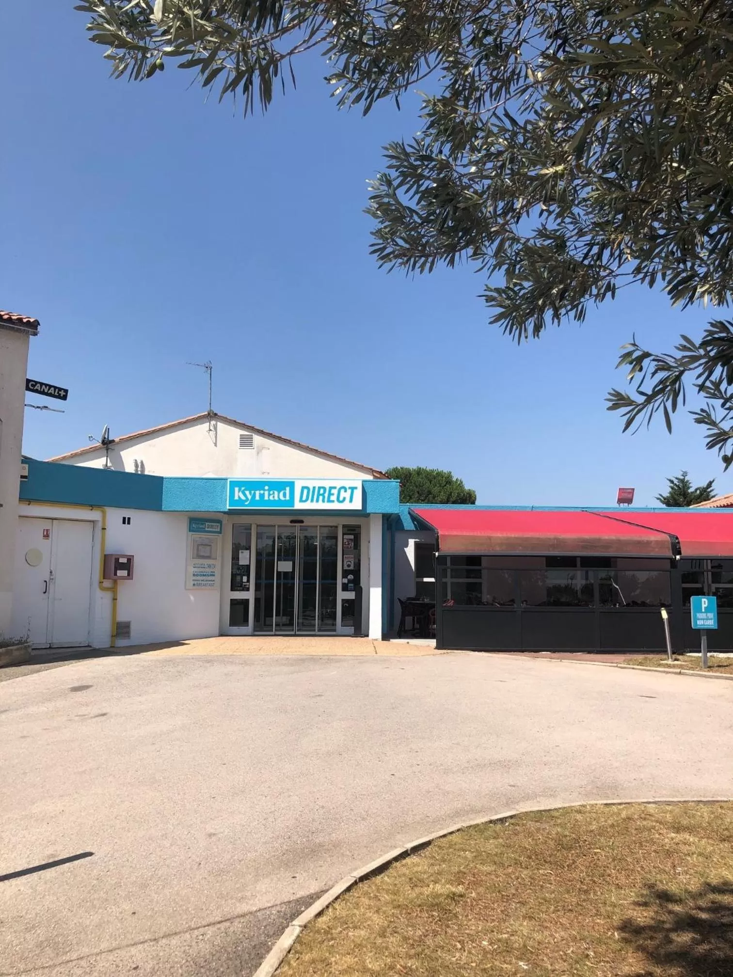 Property building in Kyriad Direct Perpignan Nord - Aéroport