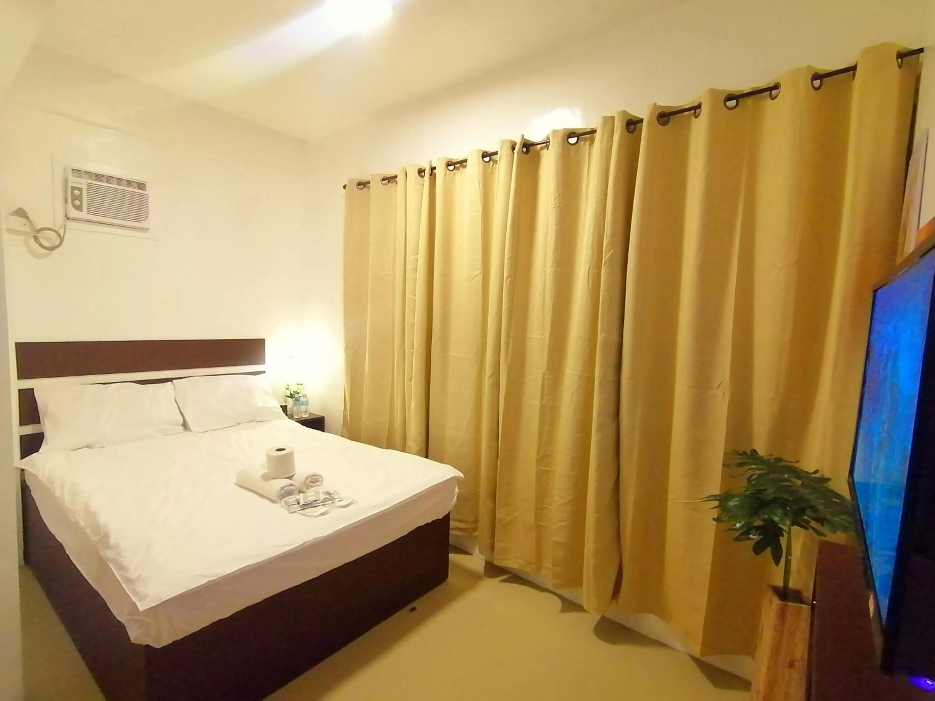 Photo of the whole room, Bed in VG Pension and Residences