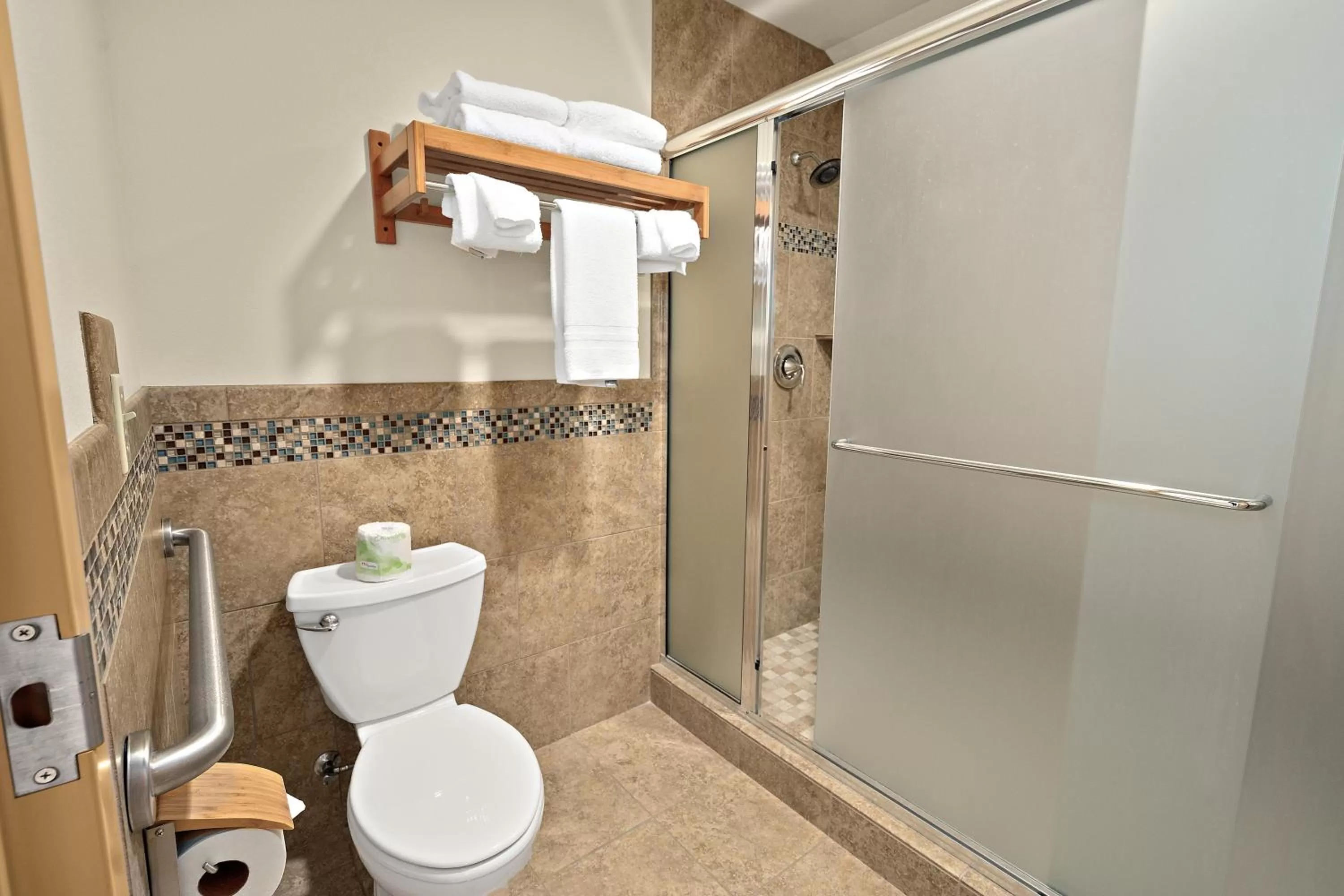 Shower in Lucky Eagle Casino & Hotel (Washington)