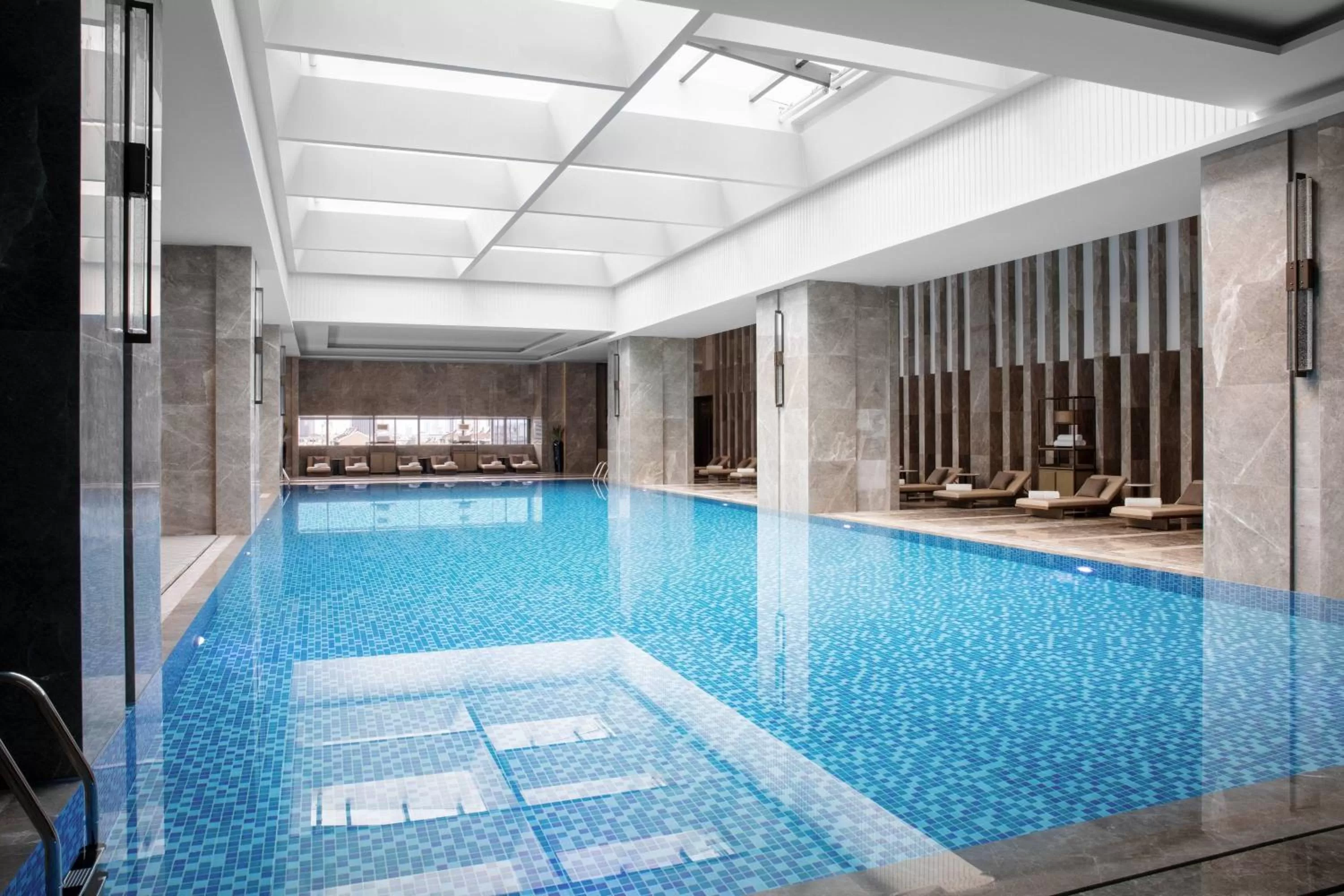 Swimming pool in Zhangjiagang Marriott Hotel