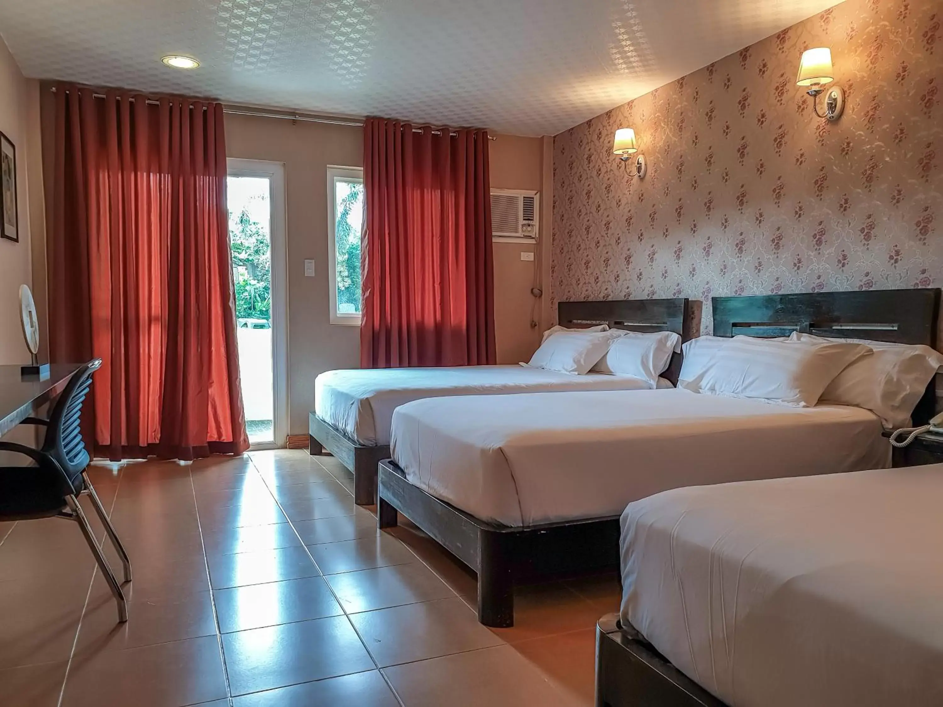 Quadruple Room with Garden View in Hanan Hotel Tagaytay - Formerly Tagaytay Wingate Manor Quadruple Room with Garden View in Hanan Hotel Tagaytay - Formerly Tagaytay Wingate Manor