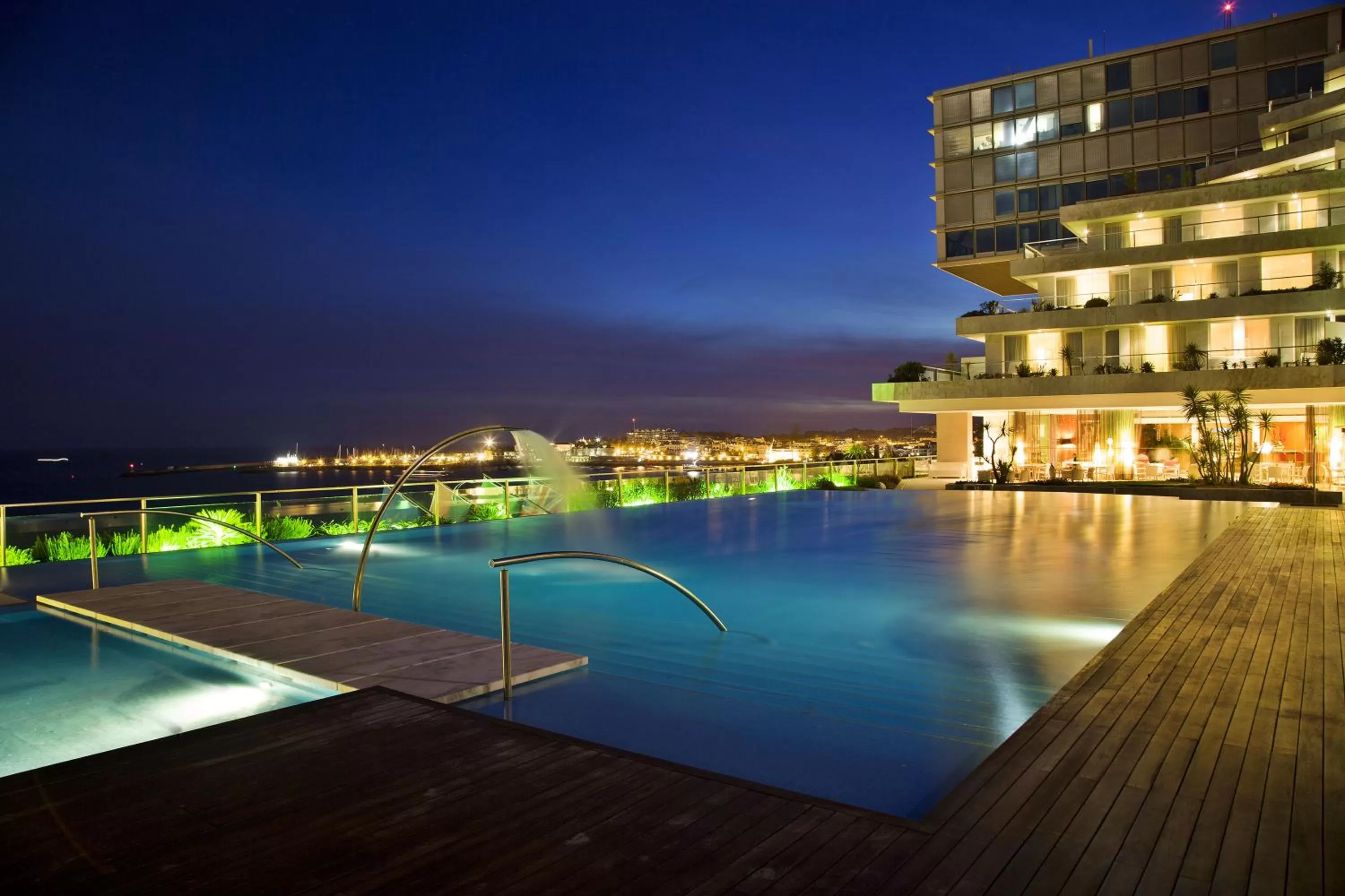 Property building in Hotel Cascais Miragem Health & Spa