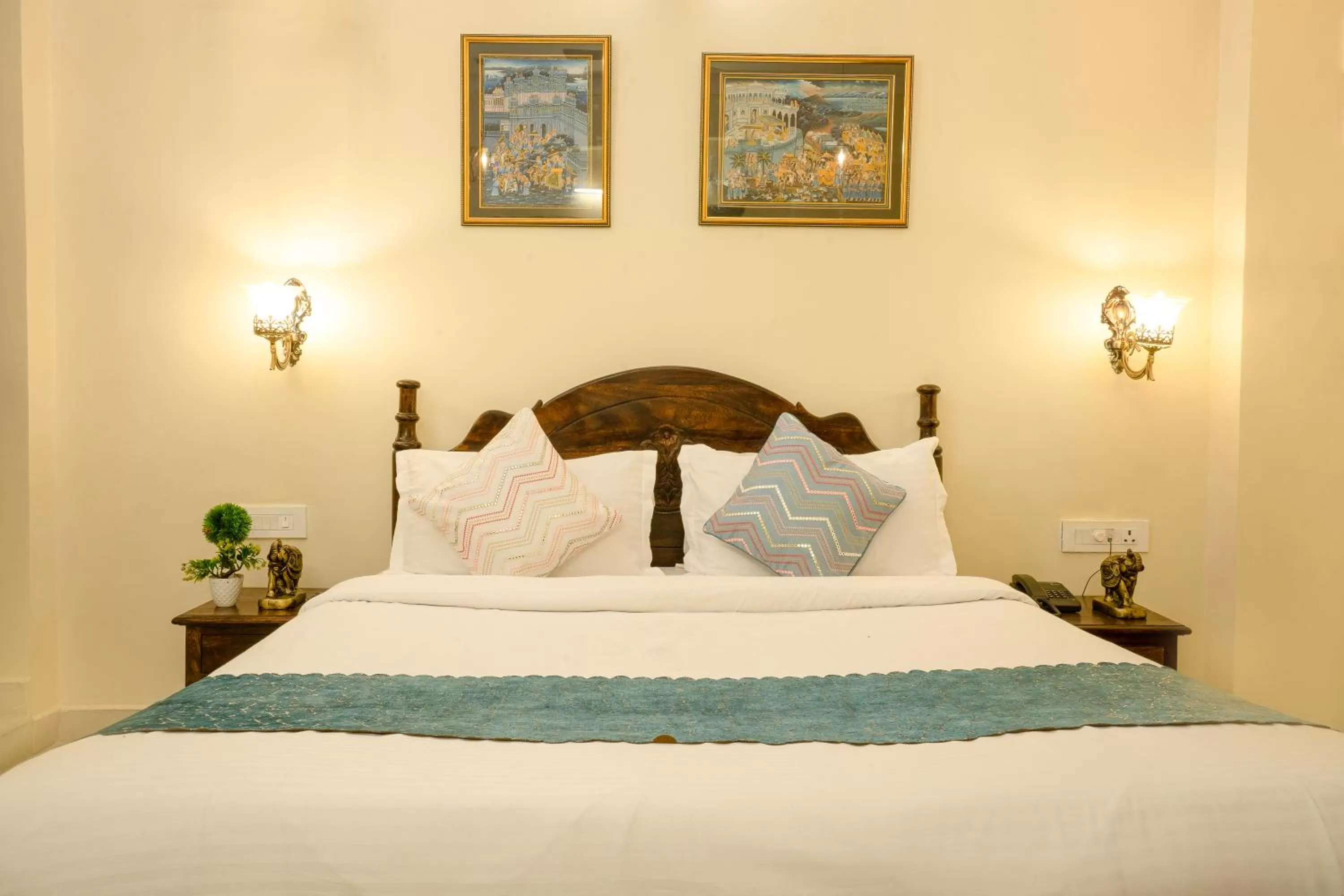 Bed in Tripli Hotels Shiv Villas