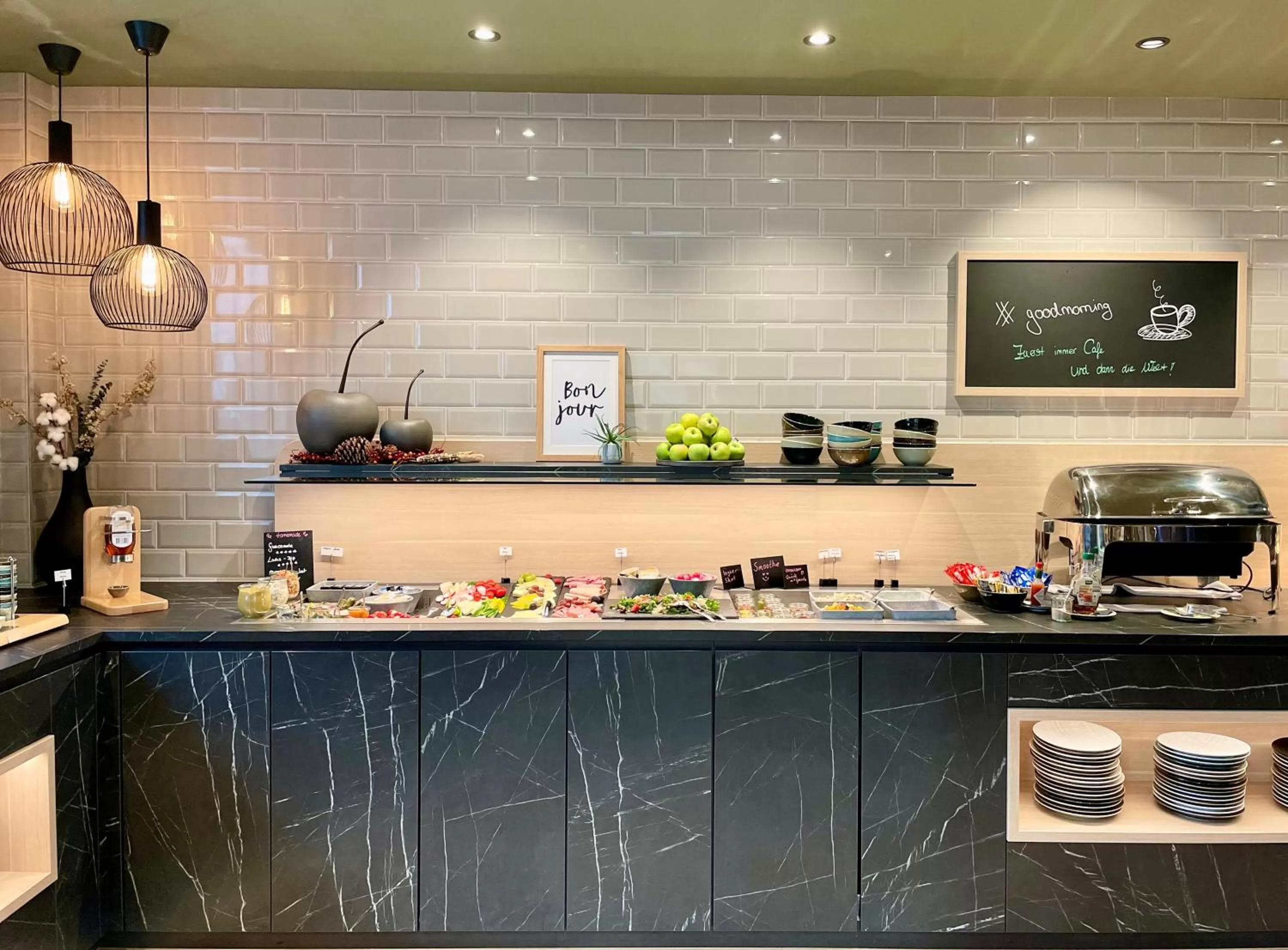 Buffet breakfast in zeitwohnhaus SUITE-HOTEL & SERVICED APARTMENTS