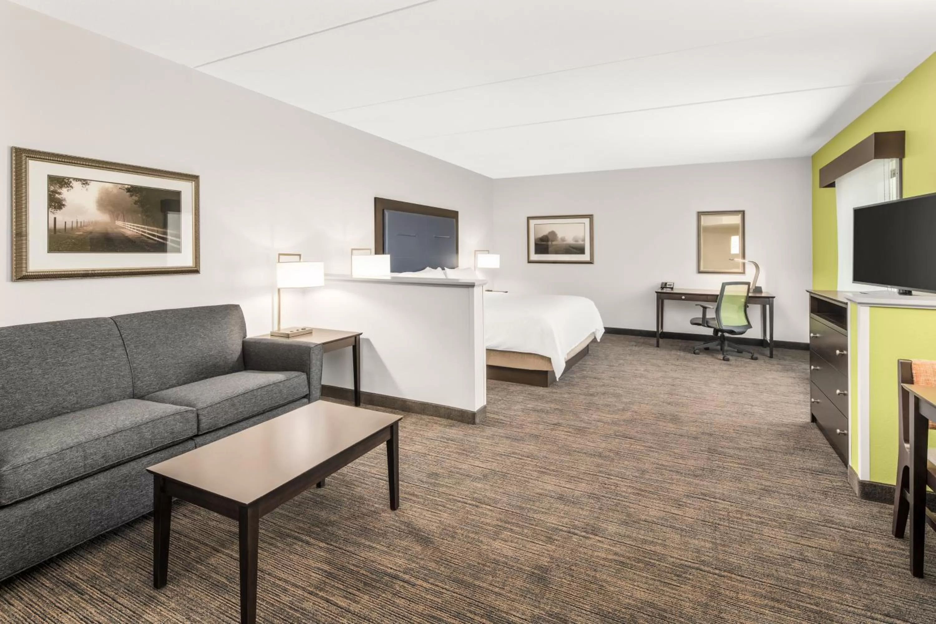 Photo of the whole room, Bed in Holiday Inn Express & Suites Wilmington-Newark by IHG