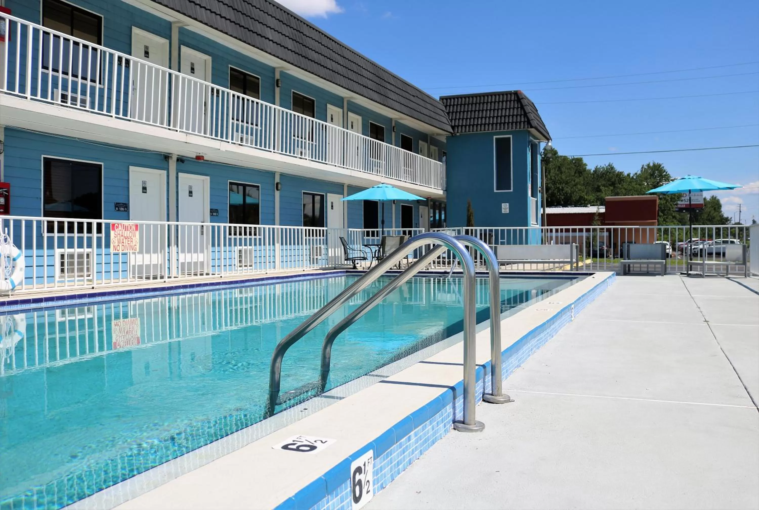 Swimming Pool in Monte Carlo Inn- Near Disney