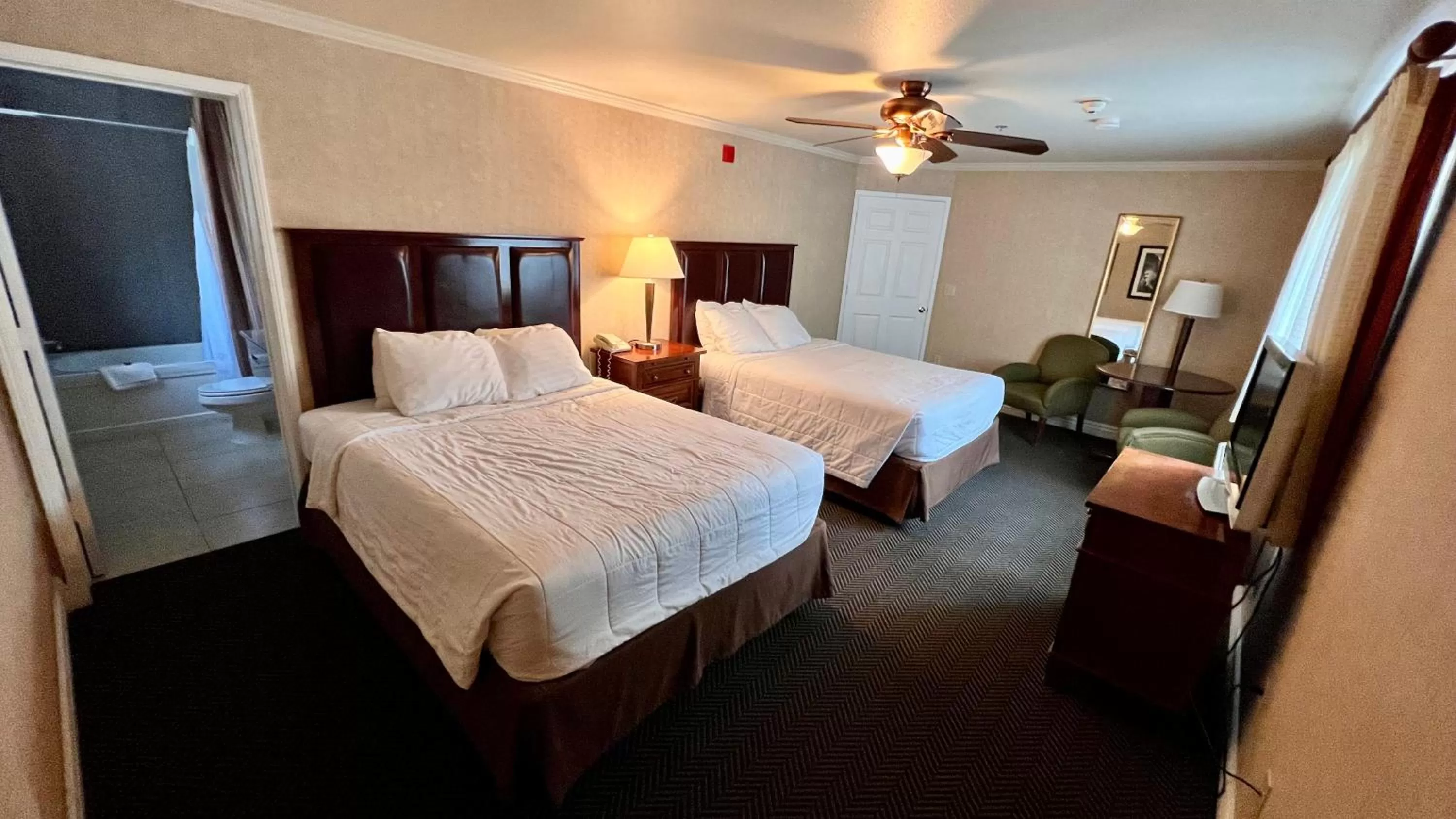 Bed in Yosemite View Lodge