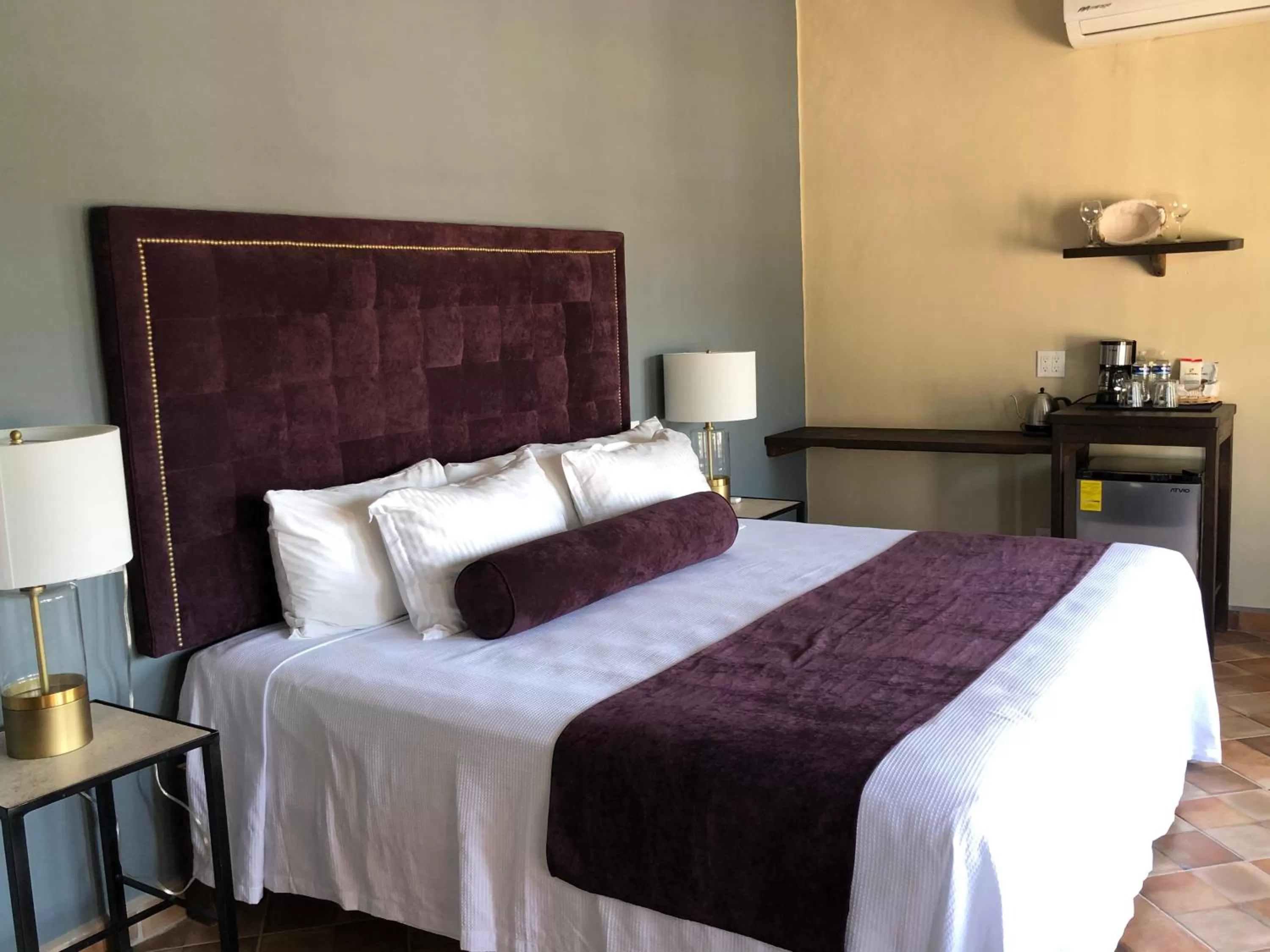 Property building, Bed in Hotel 1697 Loreto