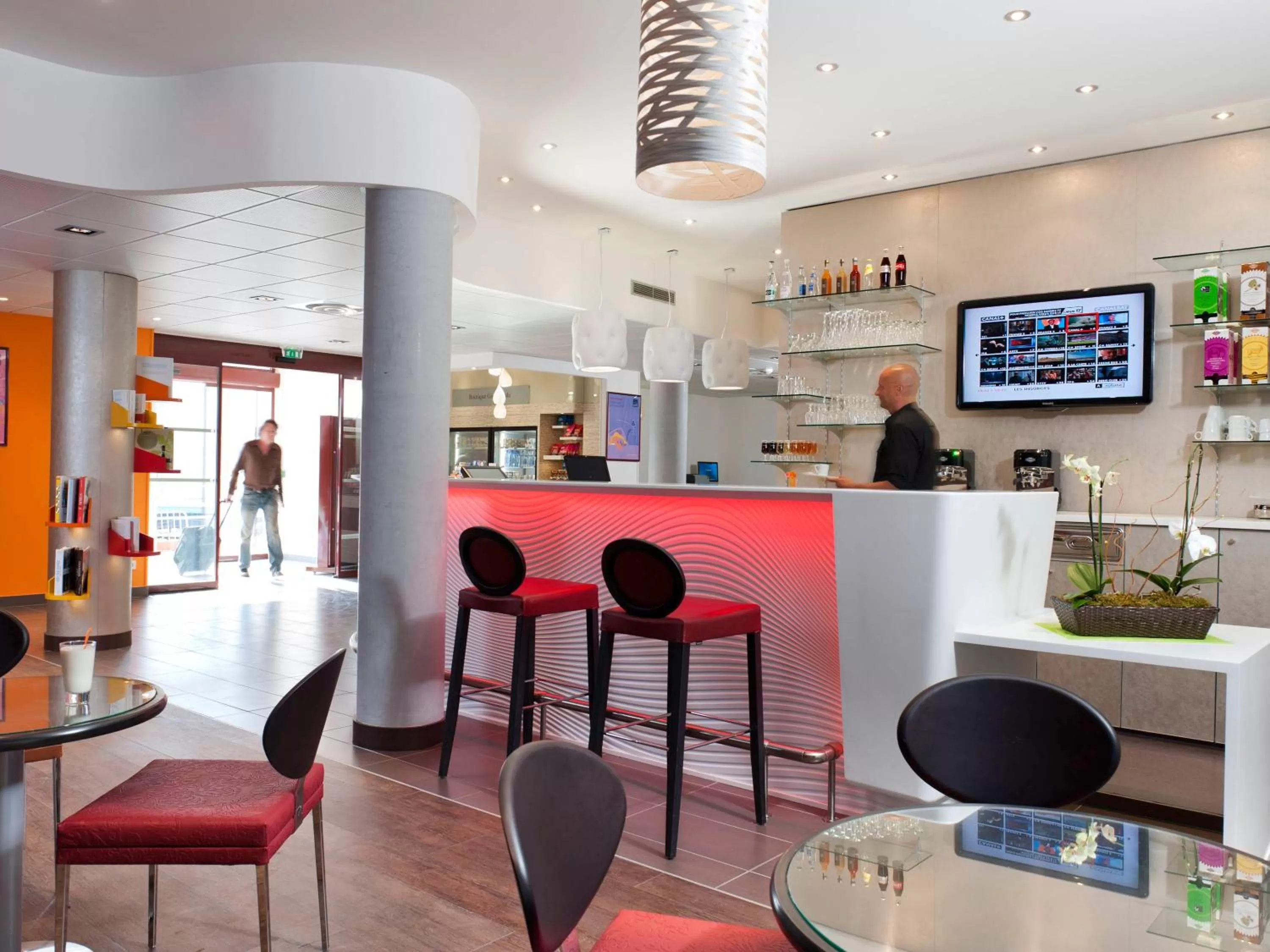 Lobby or reception in Novotel Suites Perpignan Centre - Grandes Suites & Confort Centre-Ville