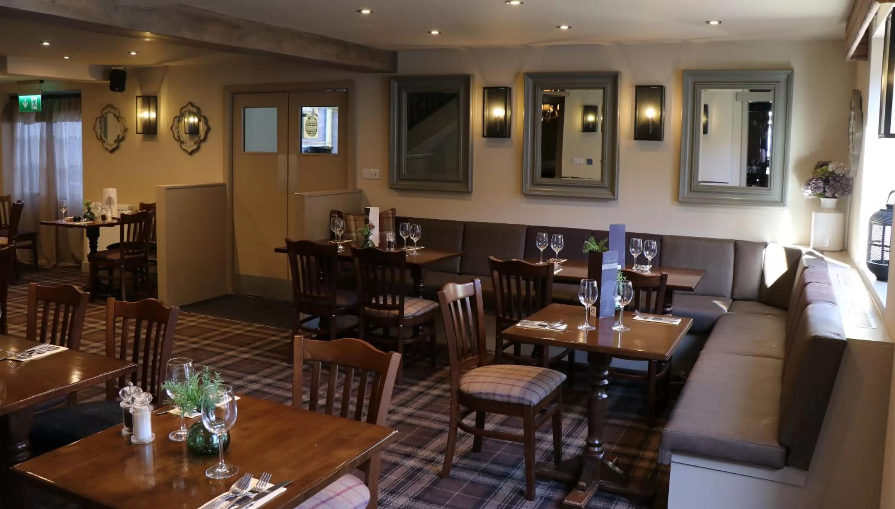 Restaurant/places to eat in Royal Oak Hotel