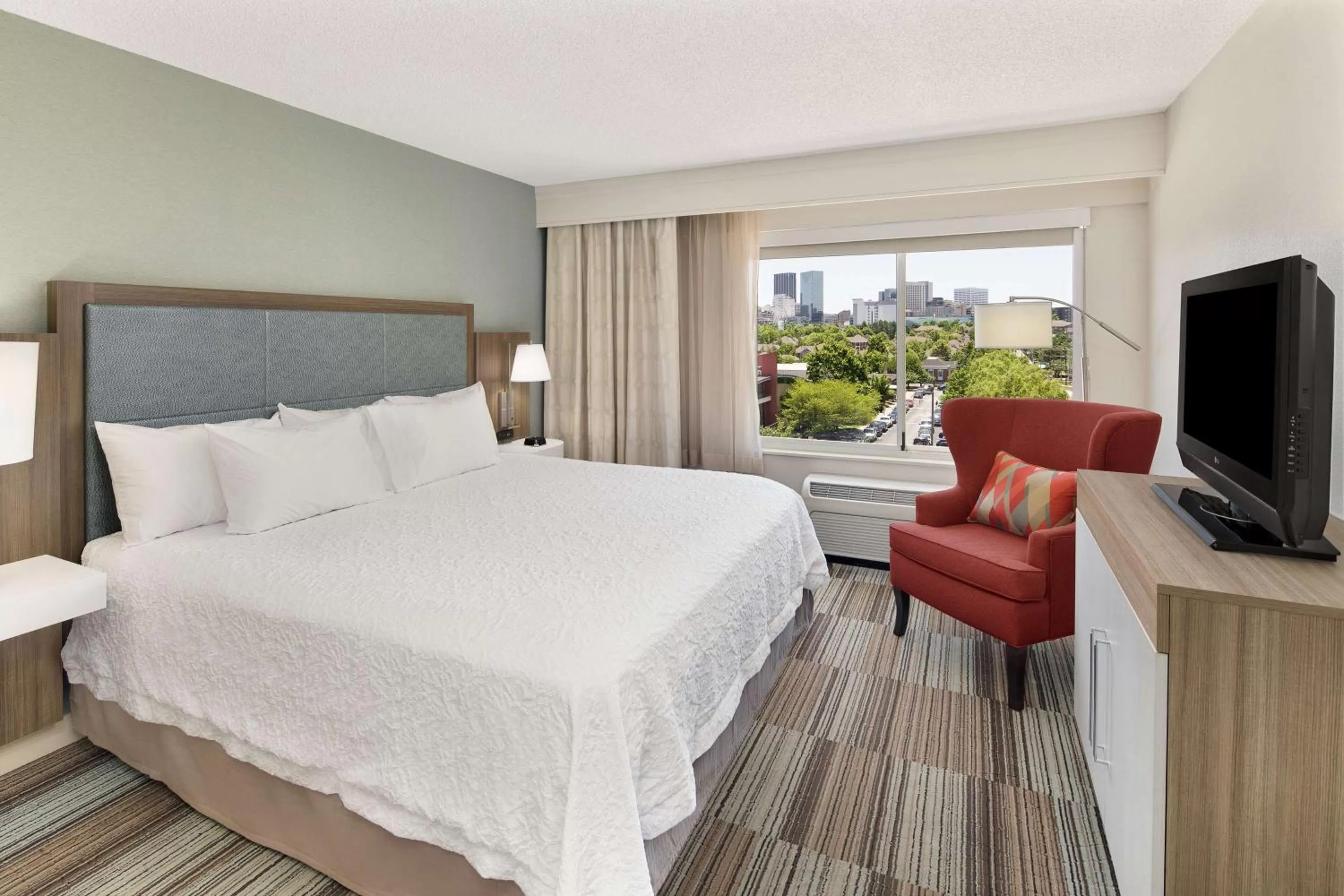 Bedroom, Bed in Hampton Inn Atlanta-Georgia Tech-Downtown