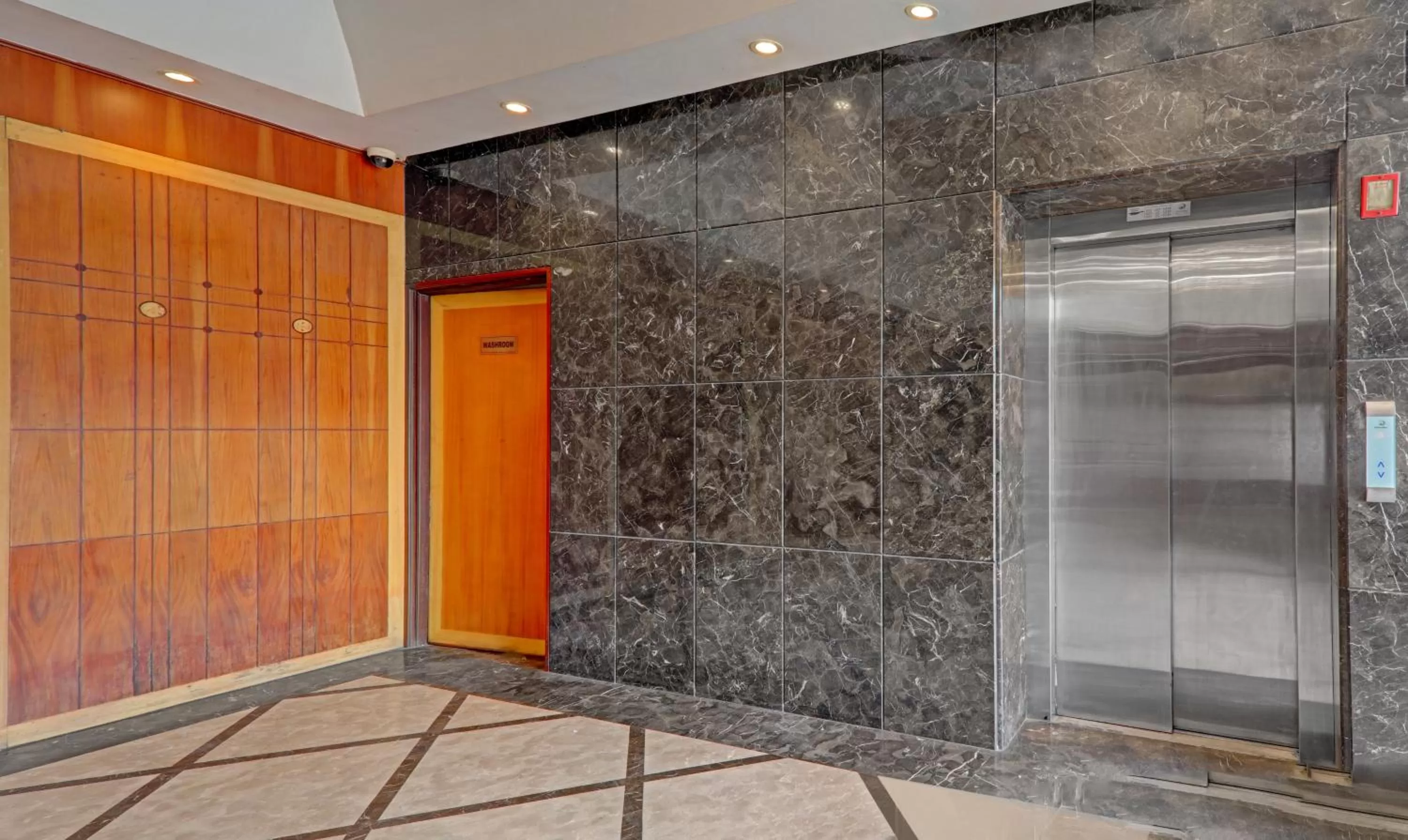 elevator in Treebo Edesia