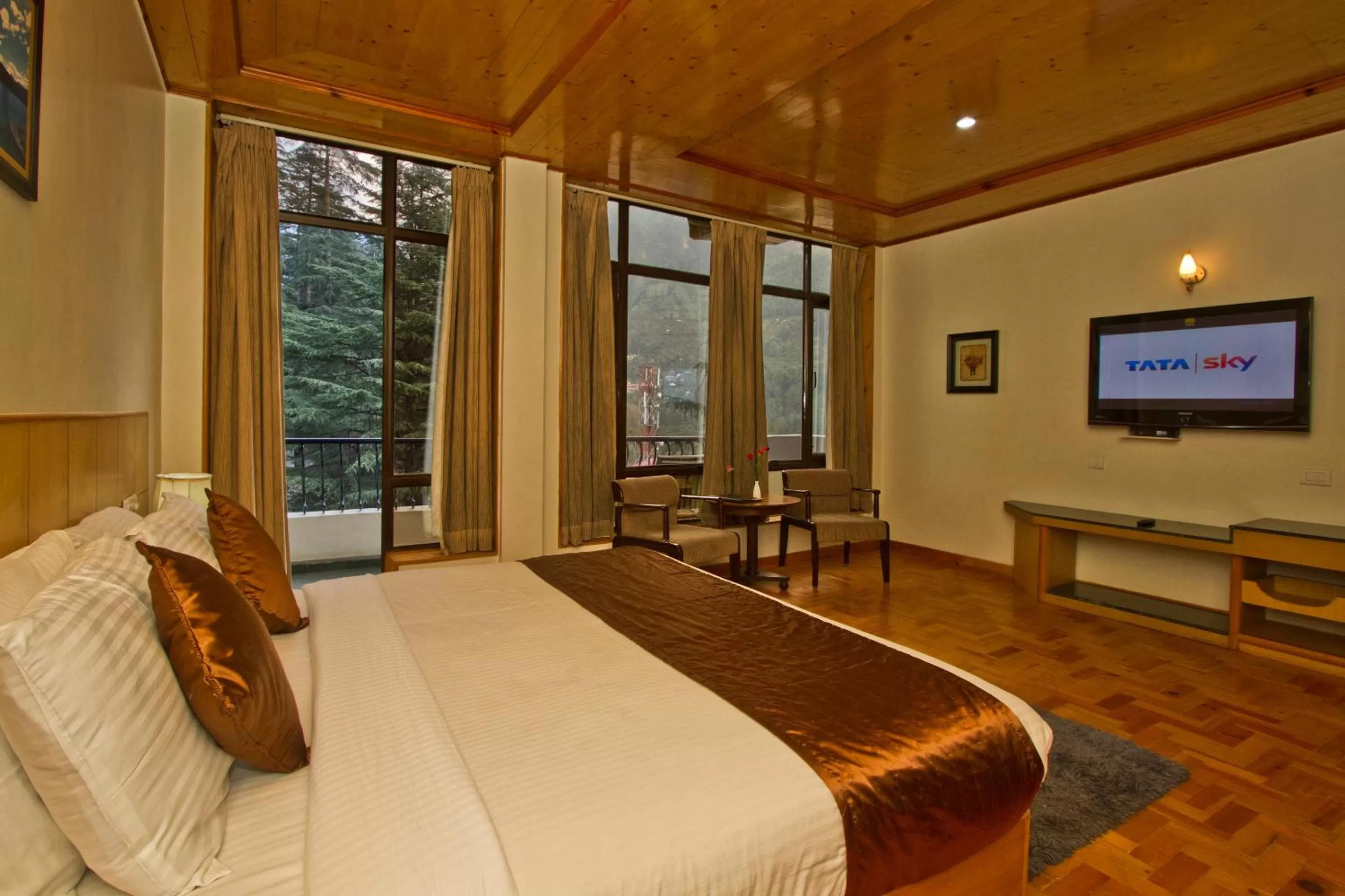 Photo of the whole room, Bed in Hotel Broadways Inn