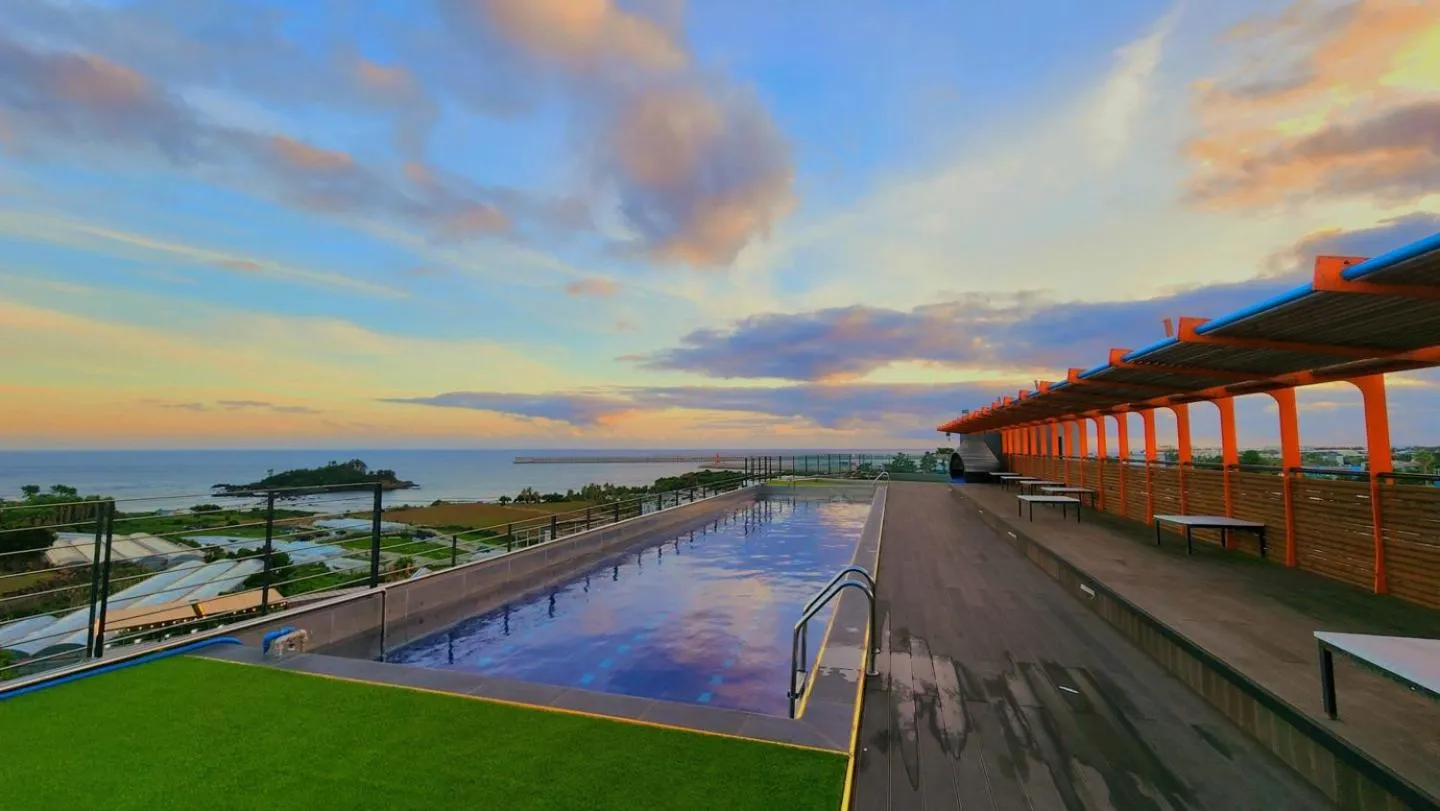 Swimming pool in Gladsheim Hotel