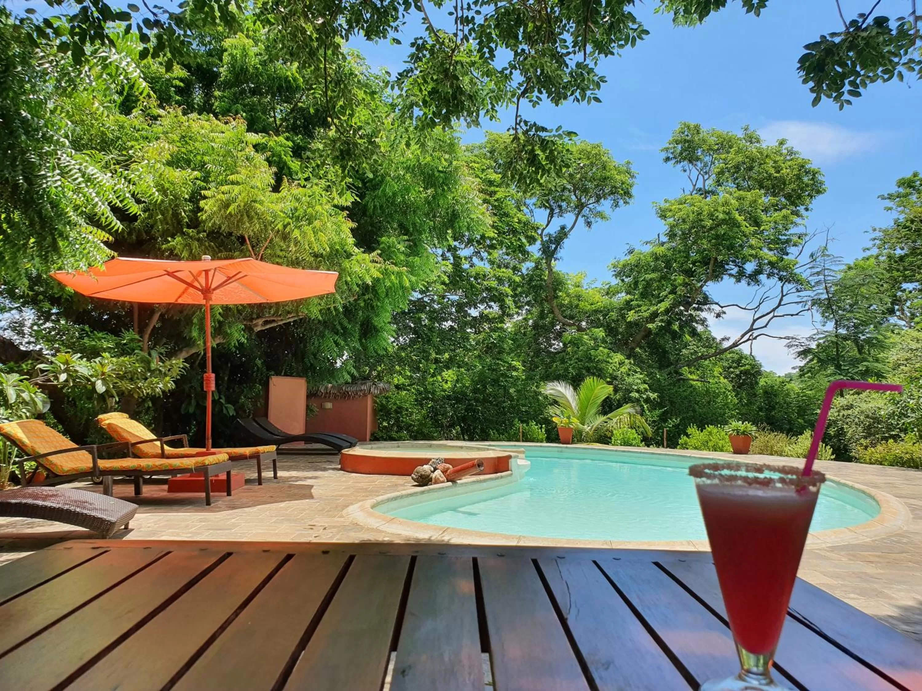 Swimming Pool in Hotel Lakana Ramena