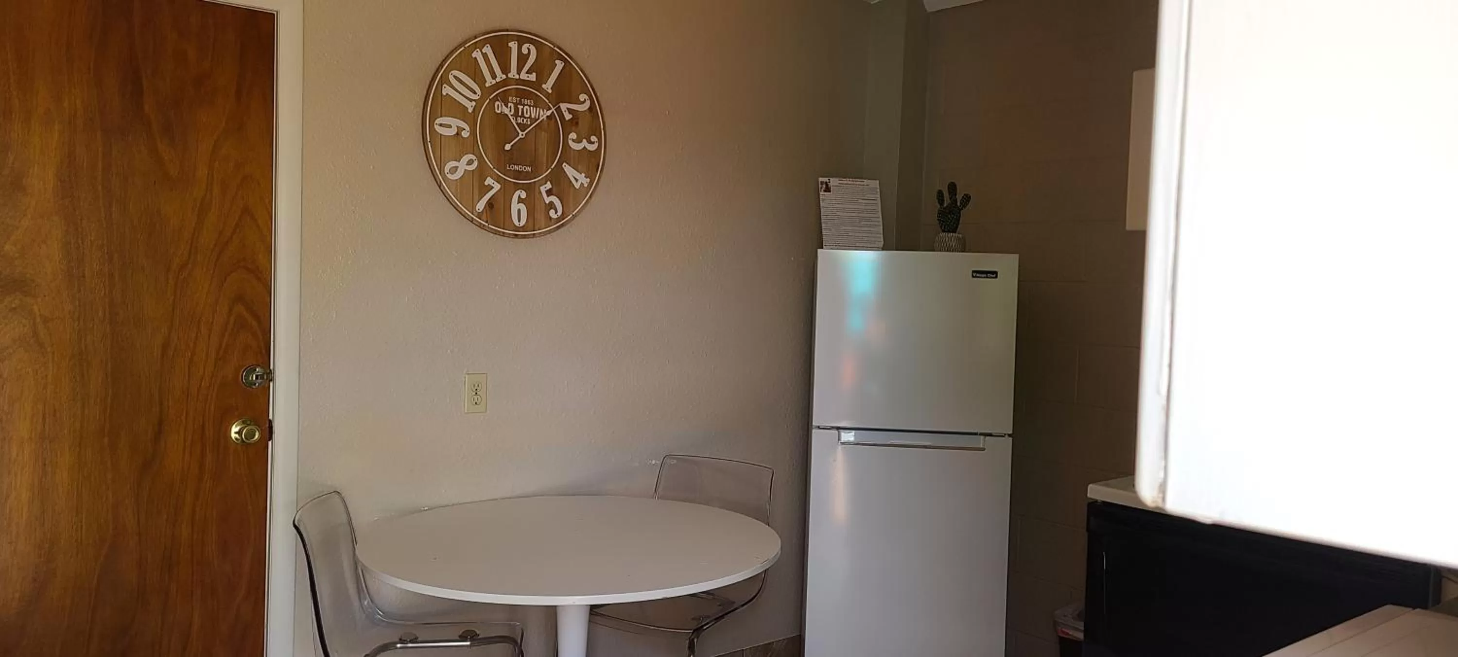 Dining area in Red Rock Motel and Dam Motel