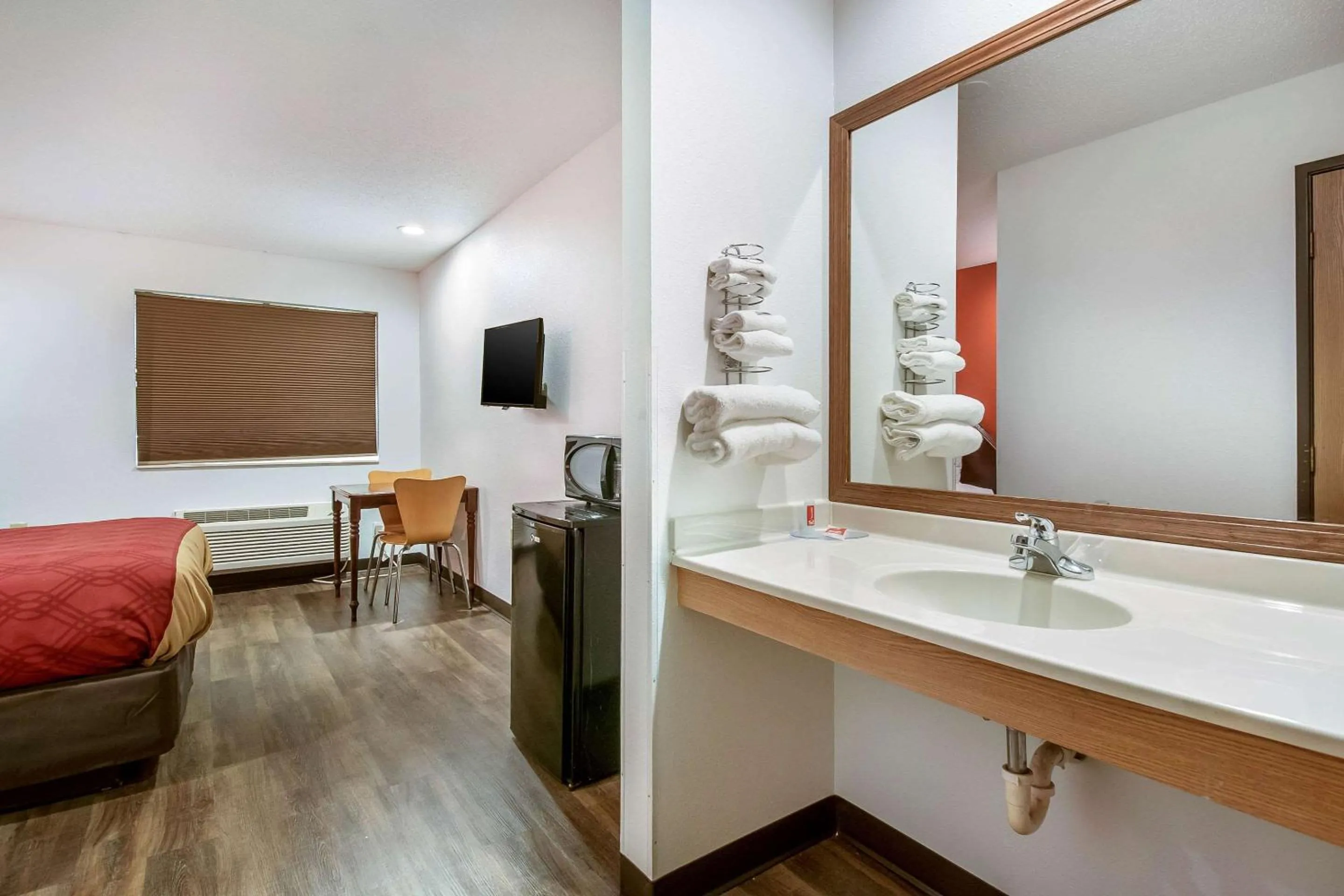 Bathroom in Econo Lodge